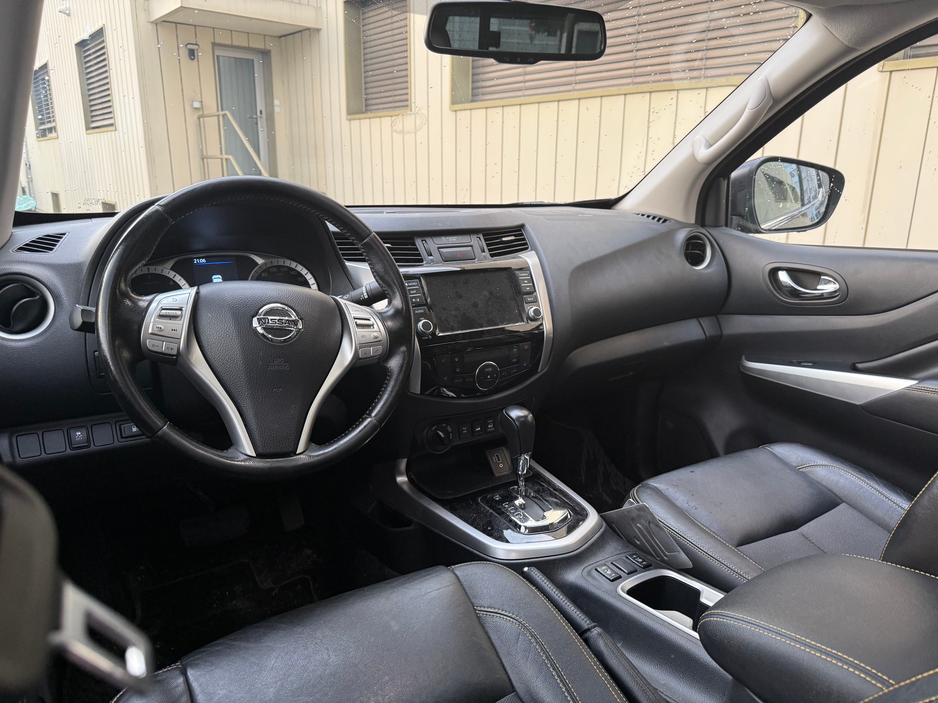 NISSAN Navara Double Cab N-Guard 2.3 dCi 4WD-image-5