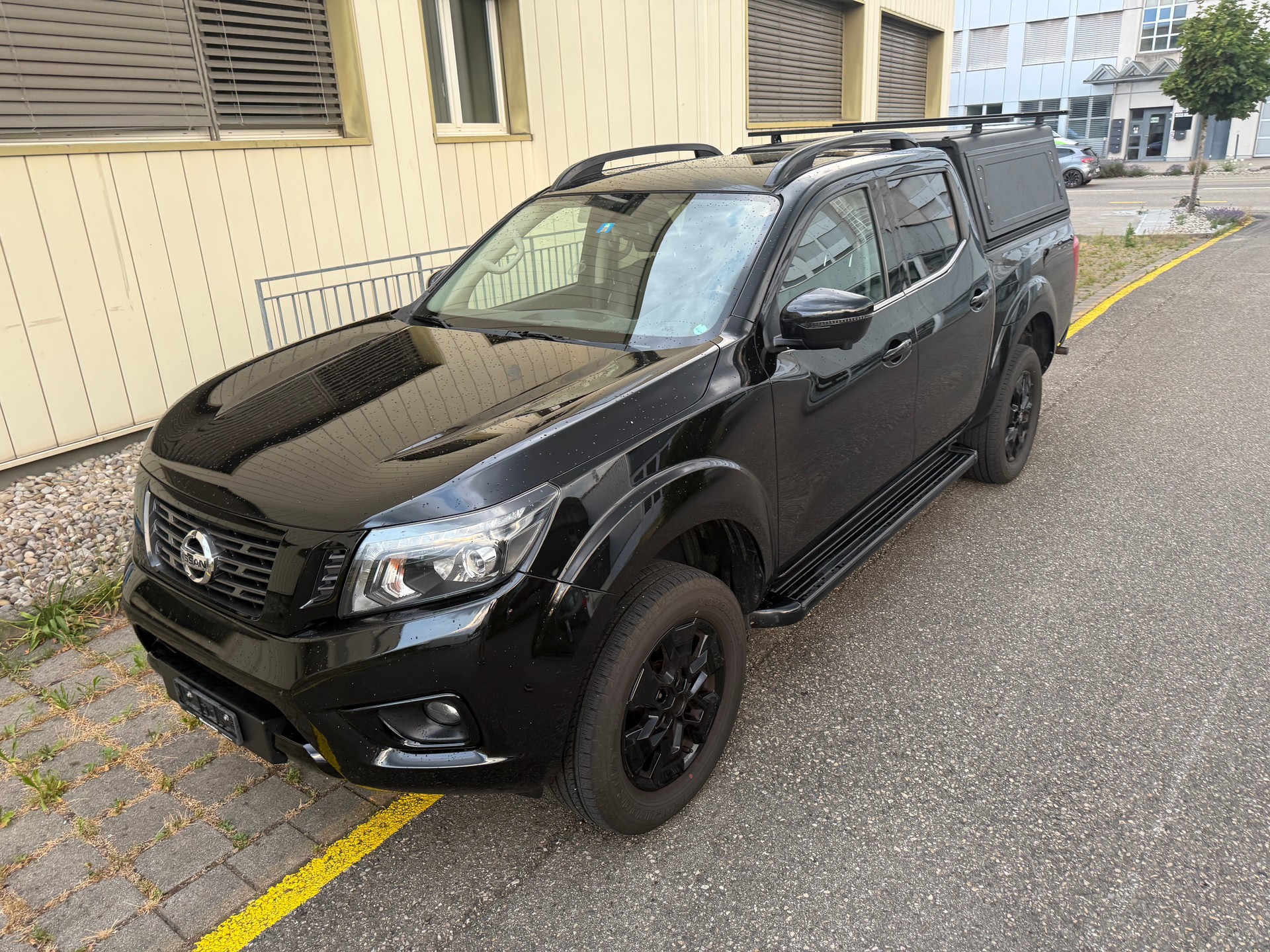NISSAN Navara Double Cab N-Guard 2.3 dCi 4WD-image-1