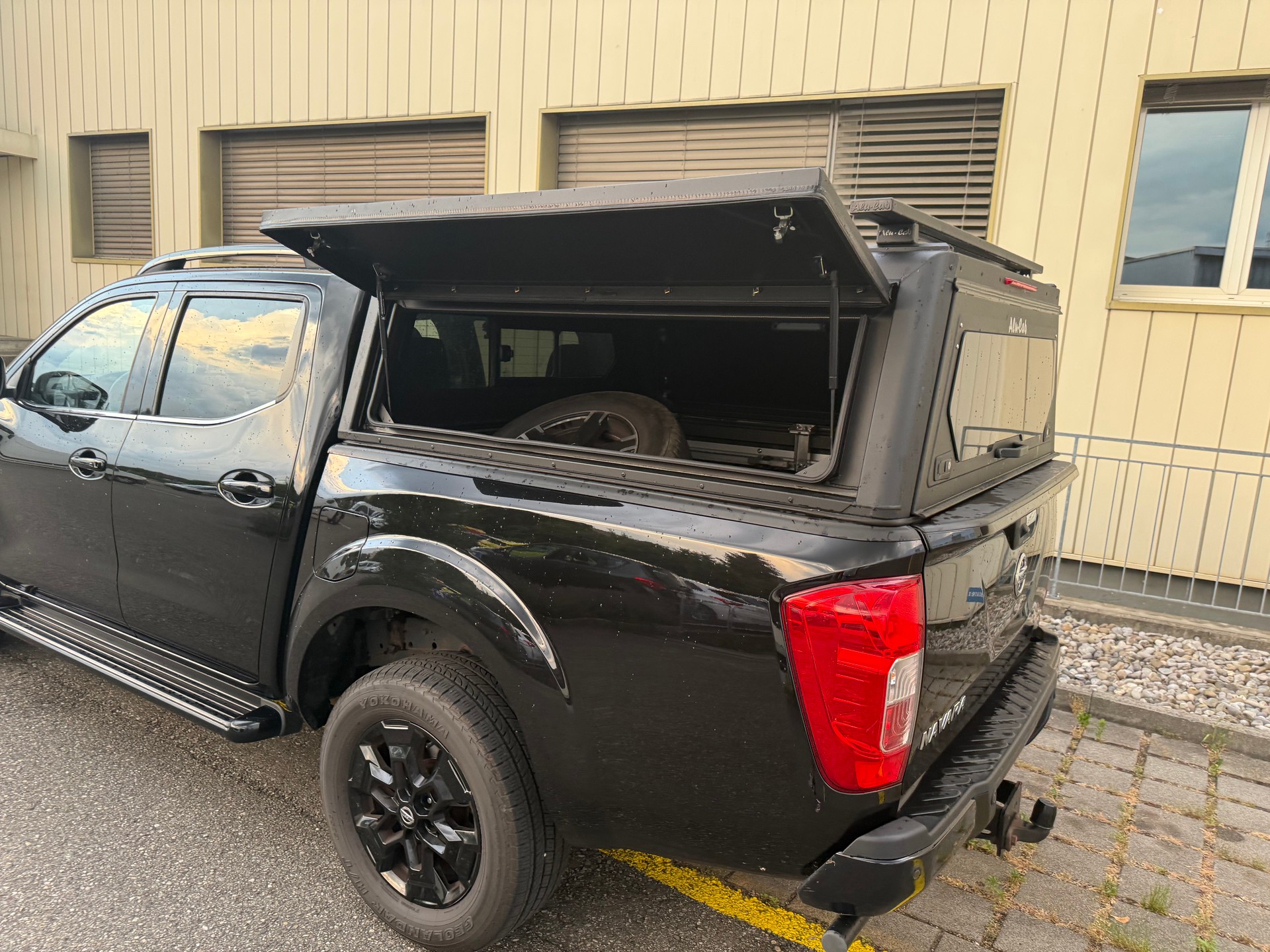 NISSAN Navara Double Cab N-Guard 2.3 dCi 4WD-image-3