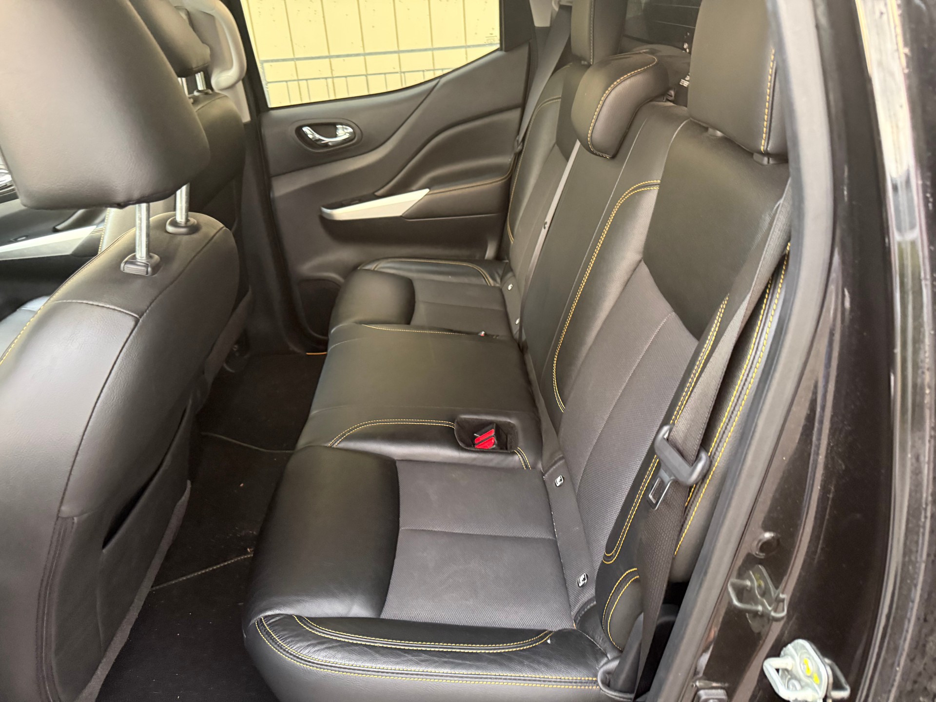 NISSAN Navara Double Cab N-Guard 2.3 dCi 4WD-image-6