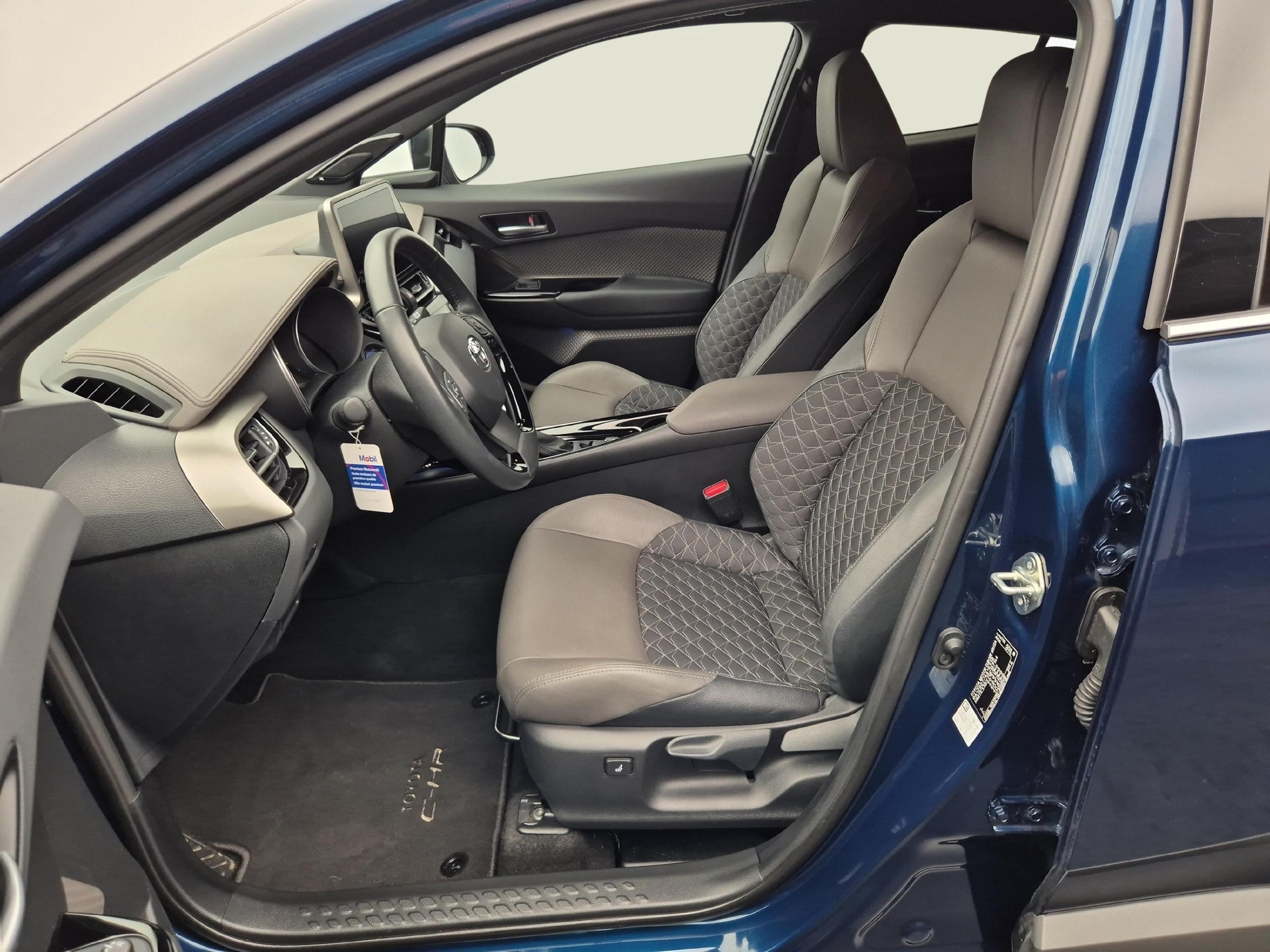 TOYOTA C-HR 2.0 VVTi HSD Premium-image-2