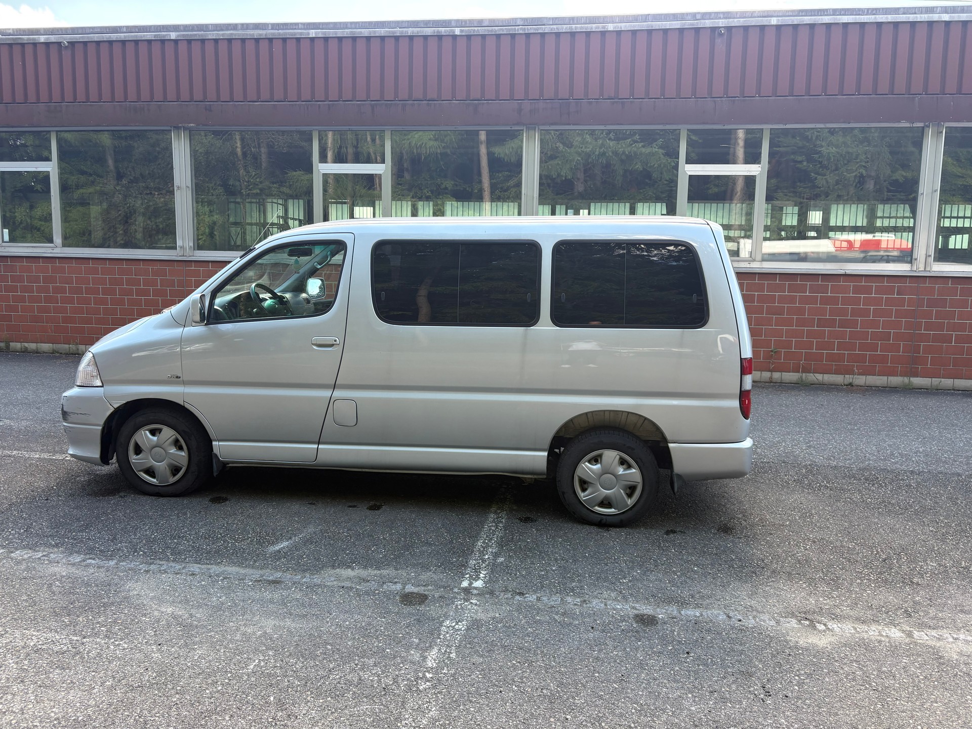 TOYOTA Hiace D-4D Wagon SWB-image-3