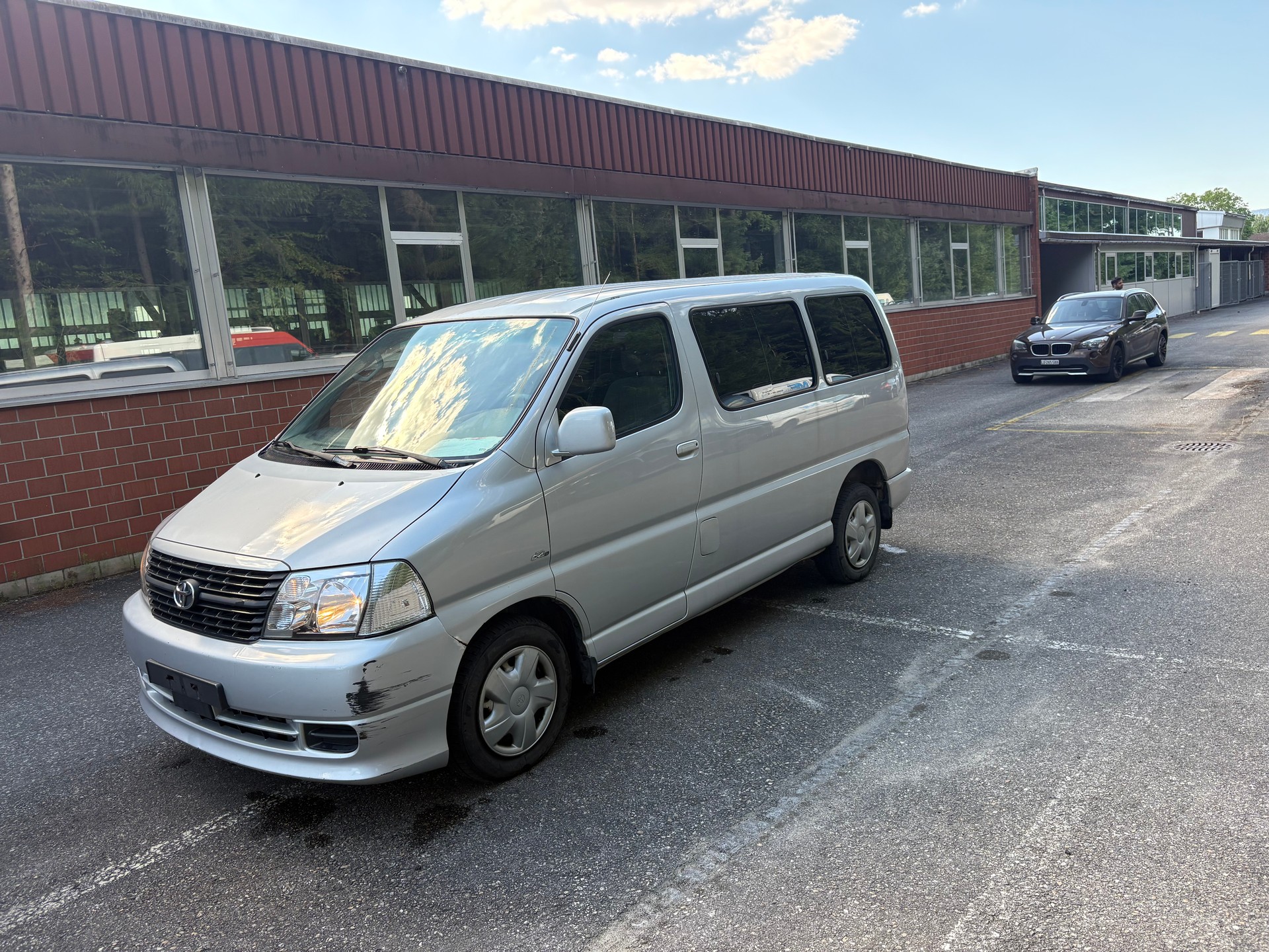 TOYOTA Hiace D-4D Wagon SWB-image-2