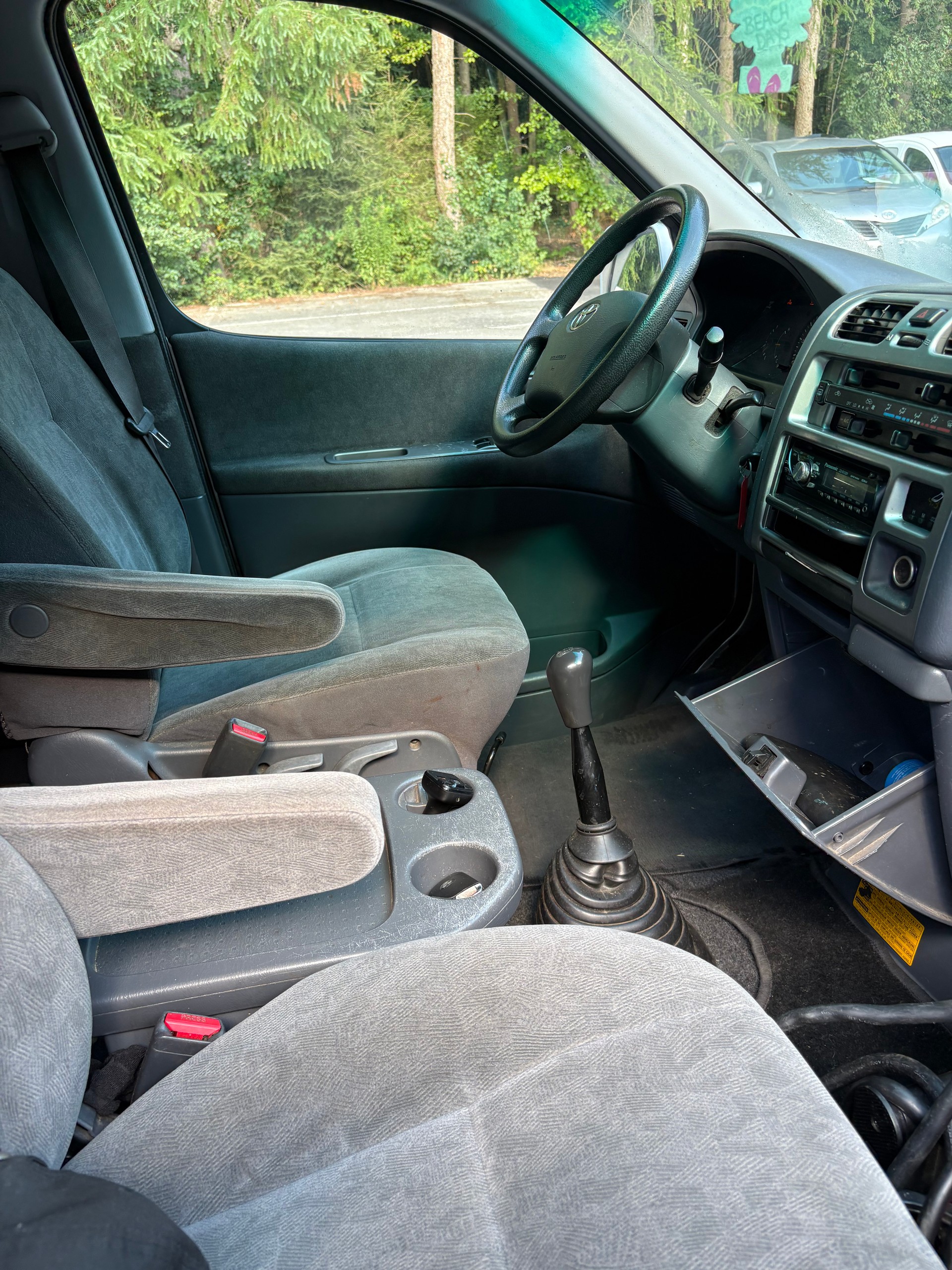 TOYOTA Hiace D-4D Wagon SWB-image-10