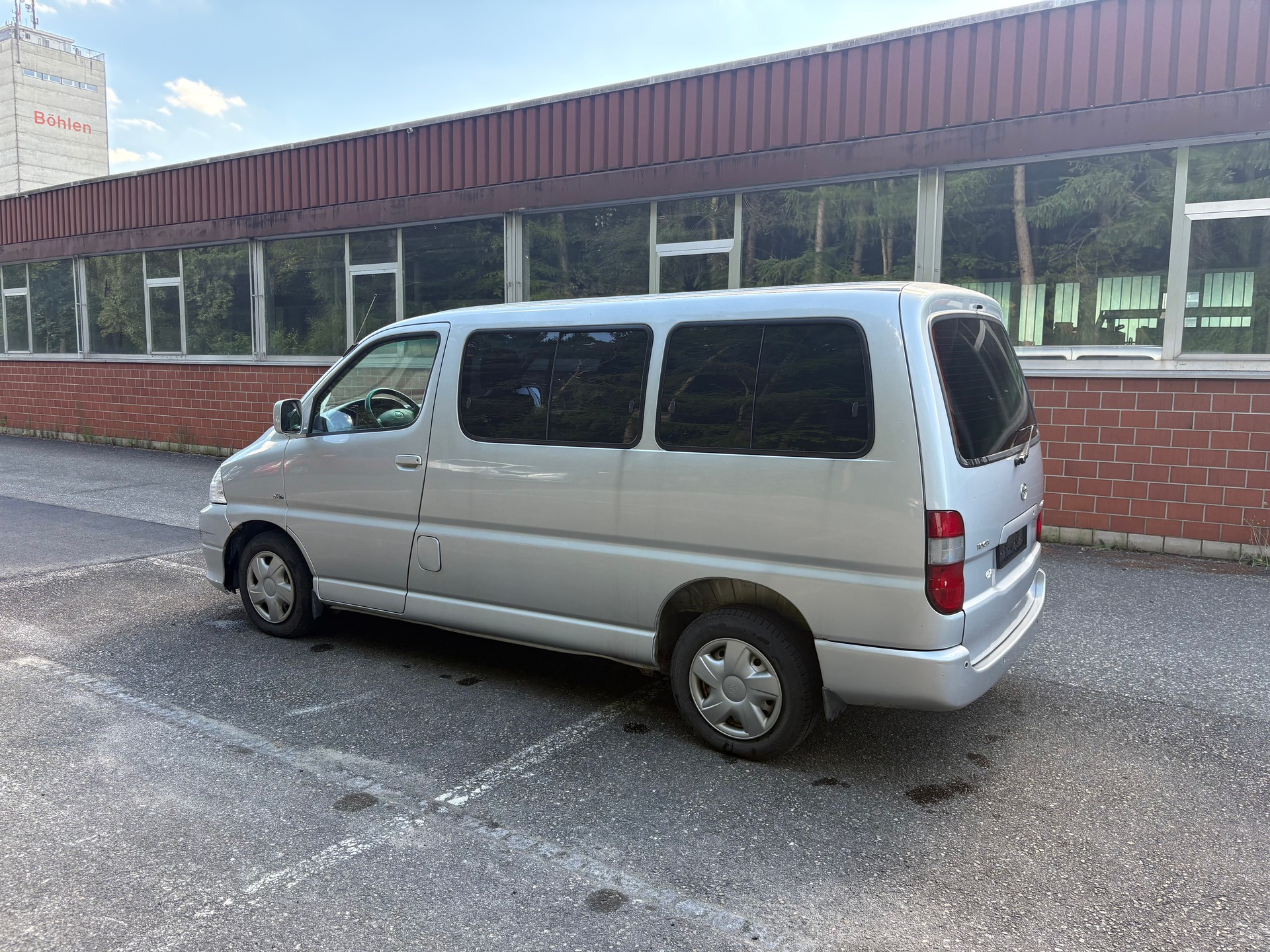 TOYOTA Hiace D-4D Wagon SWB-image-4