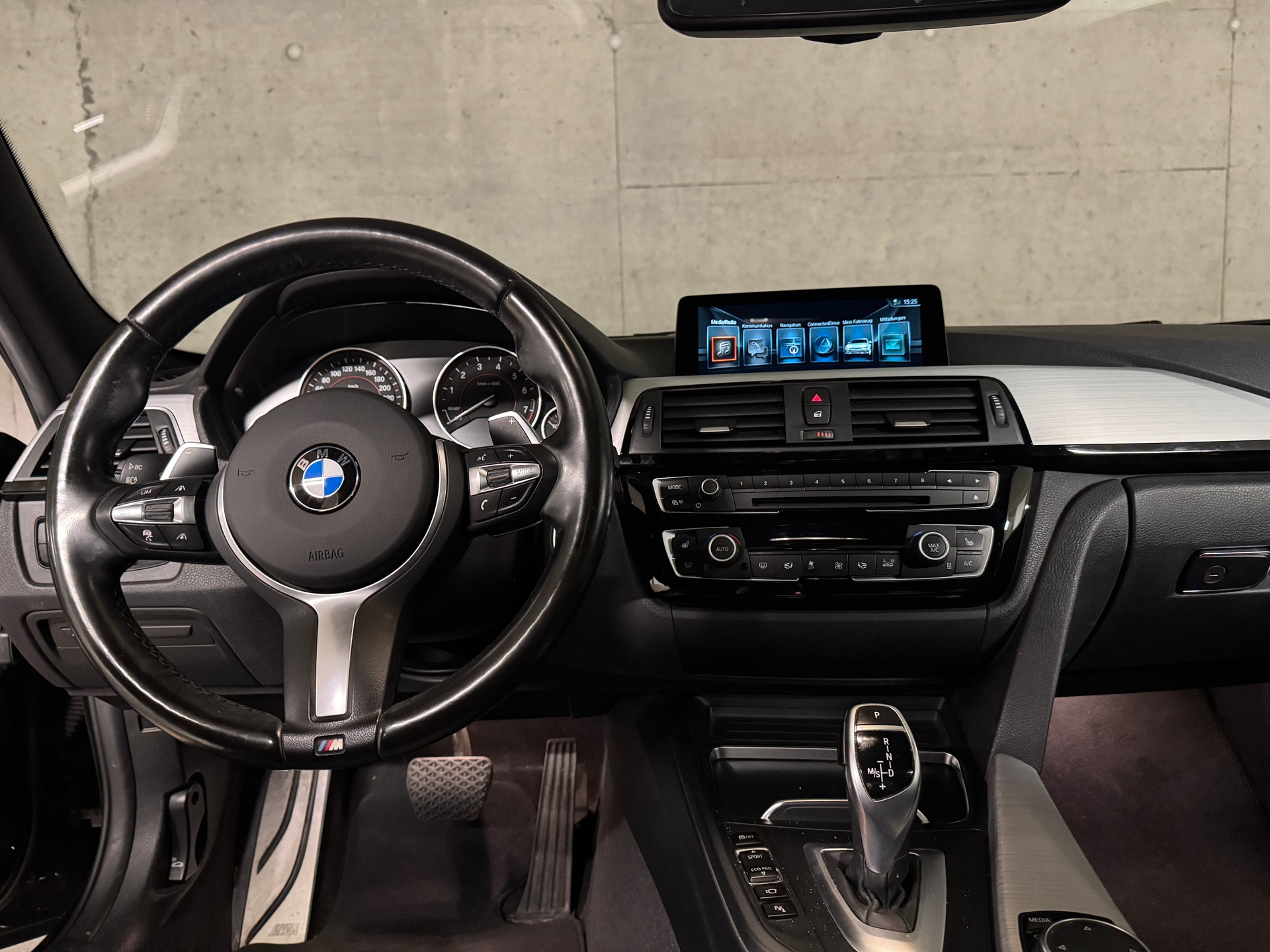 BMW 340i xDrive-image-4