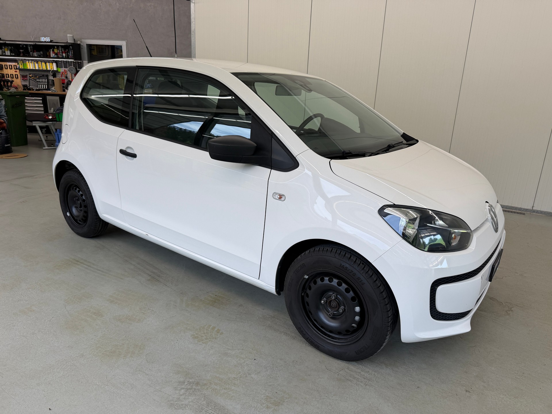 VW Up 1.0 take up-showroom-element-1