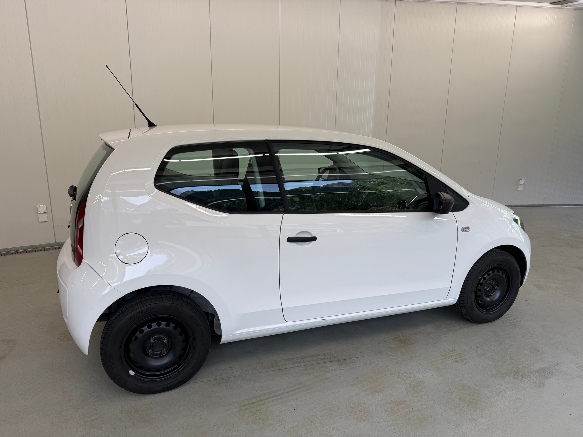 VW Up 1.0 take up-showroom-element-2