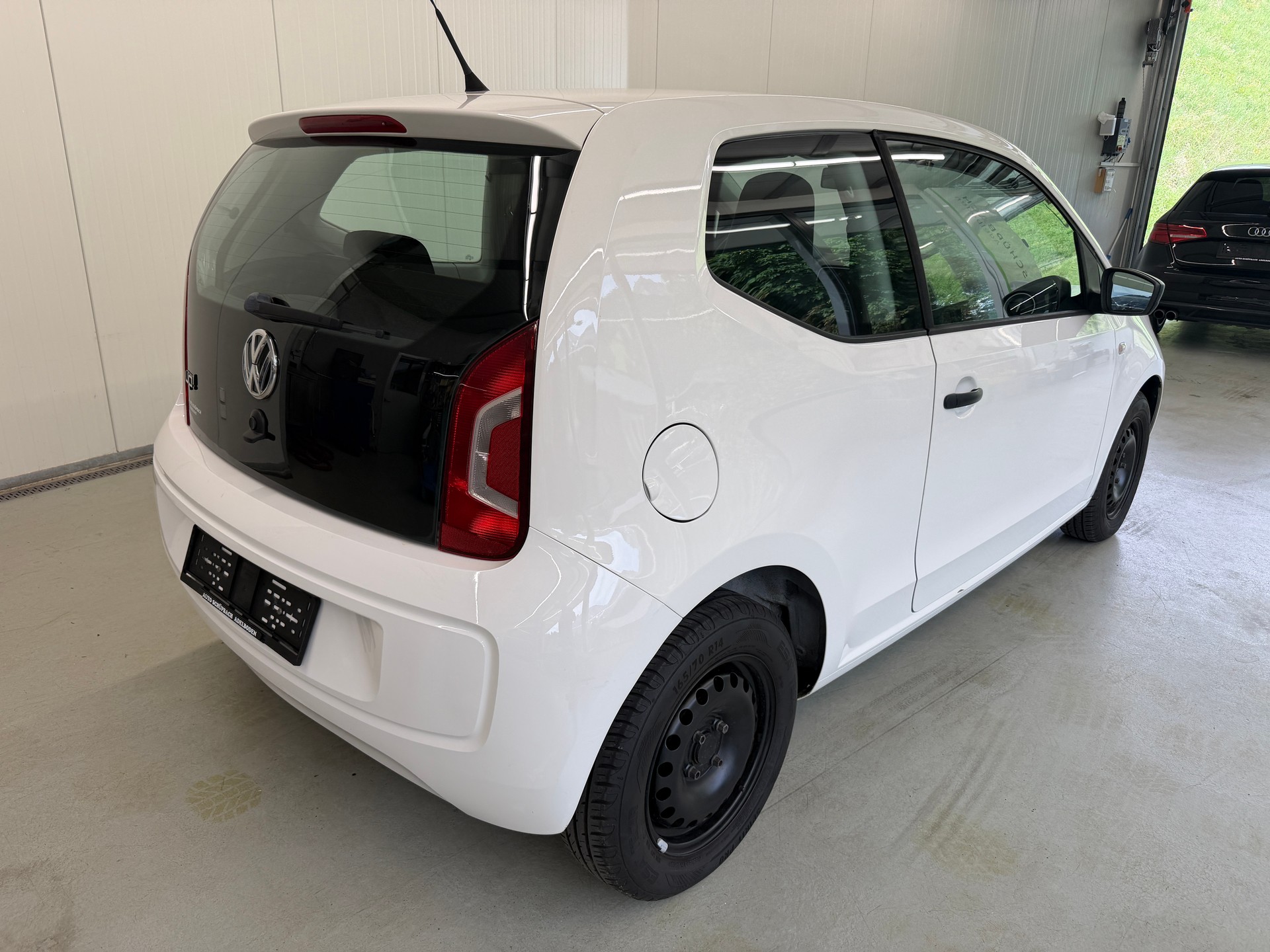 VW Up 1.0 take up-showroom-element-3