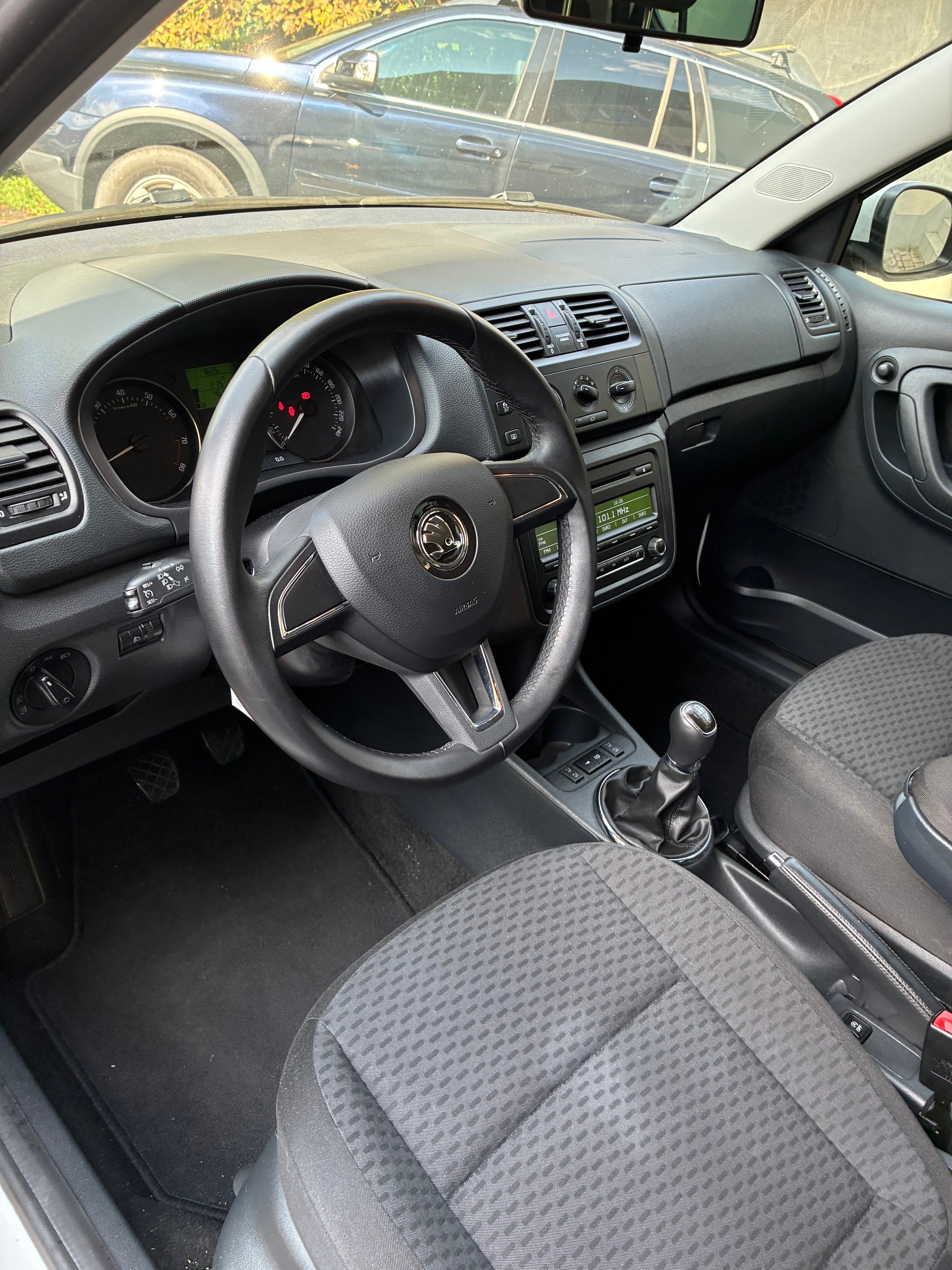 SKODA Fabia 1.2 TSI Ambition Plus-image-3