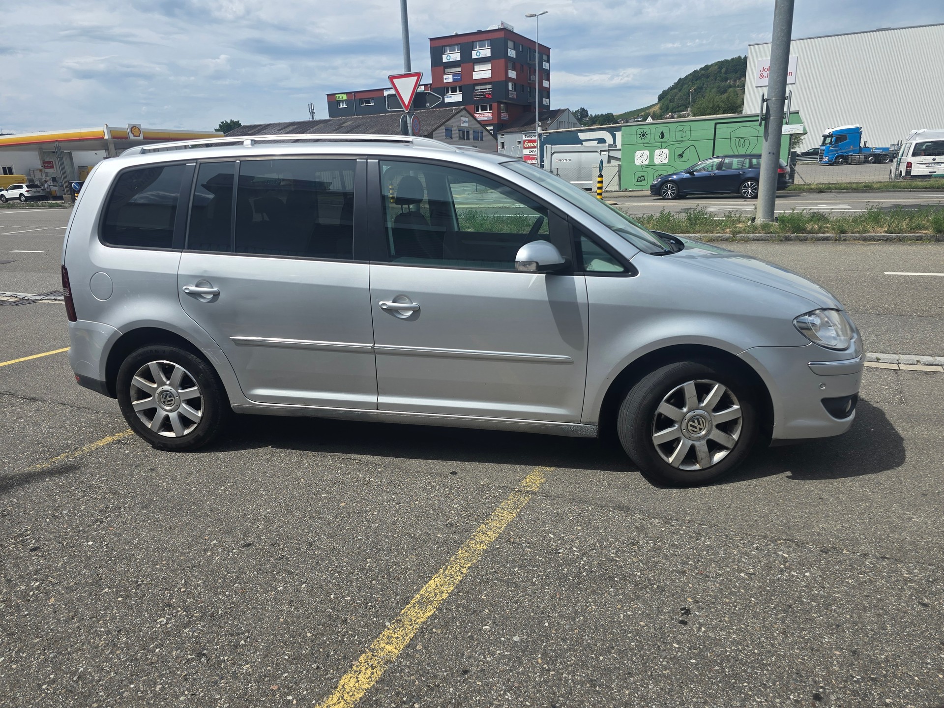 VW Touran 2.0 TDI Trendline-image-2