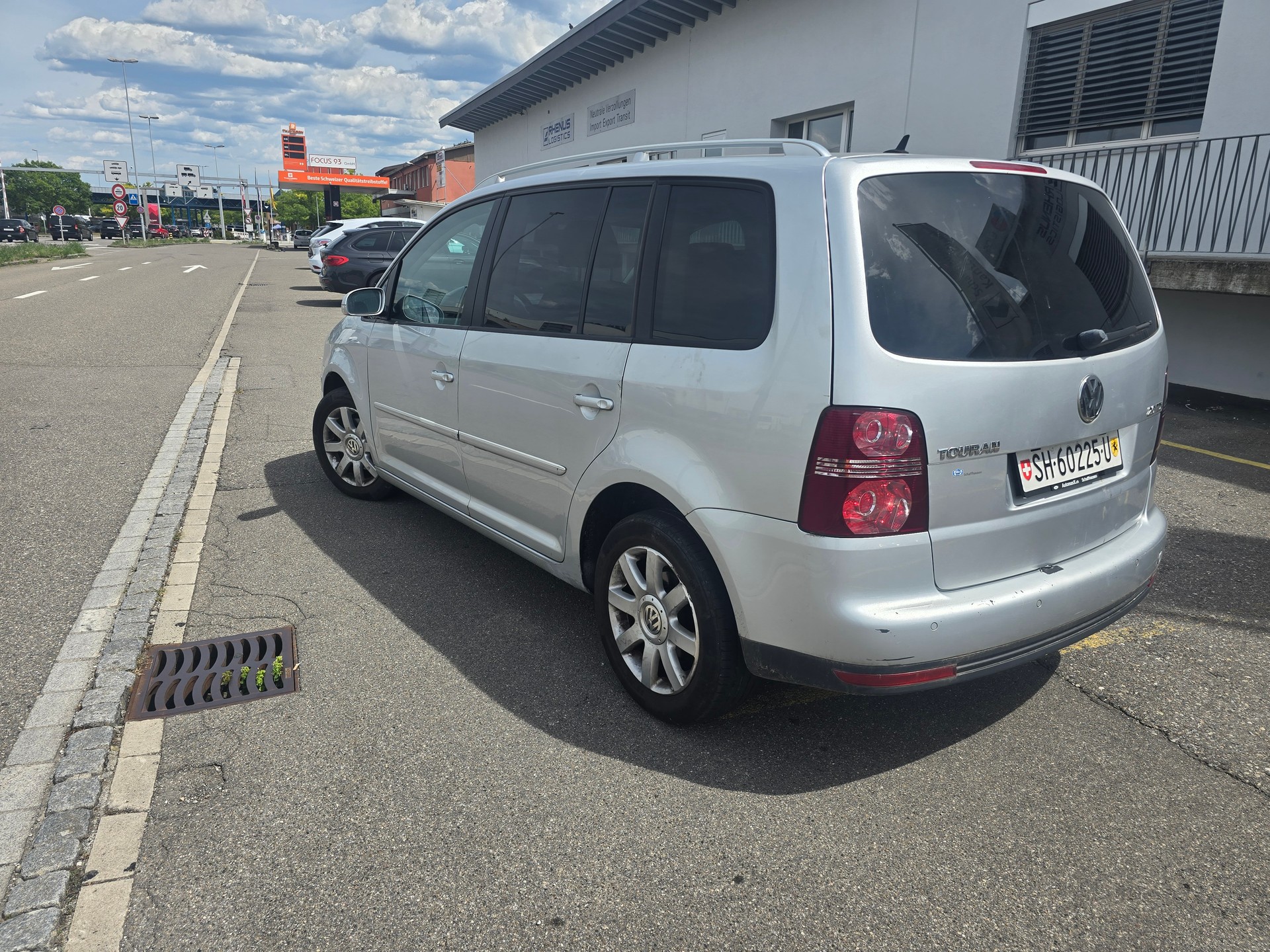 VW Touran 2.0 TDI Trendline-image-3