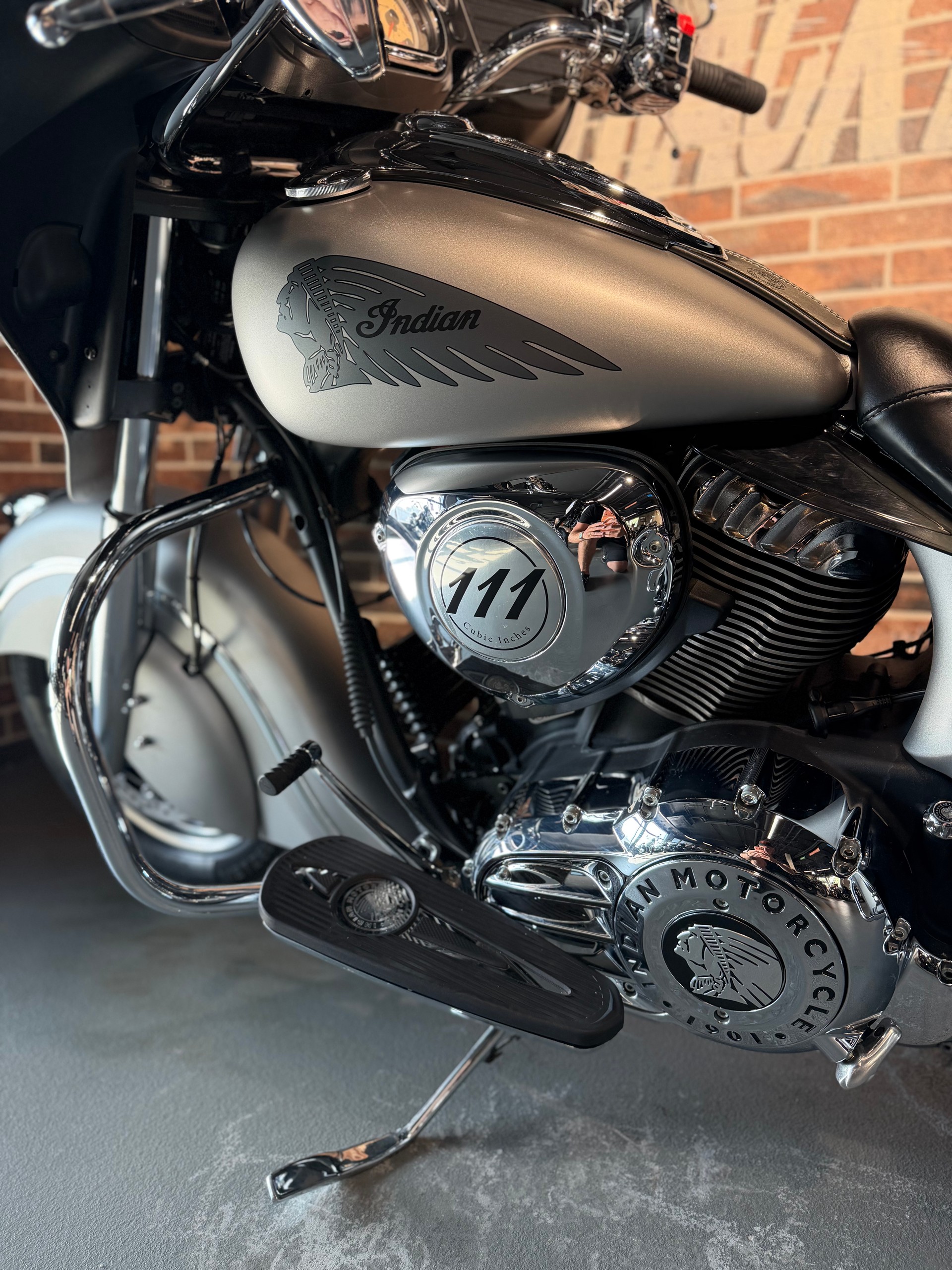 INDIAN Chieftain-showroom-element-2
