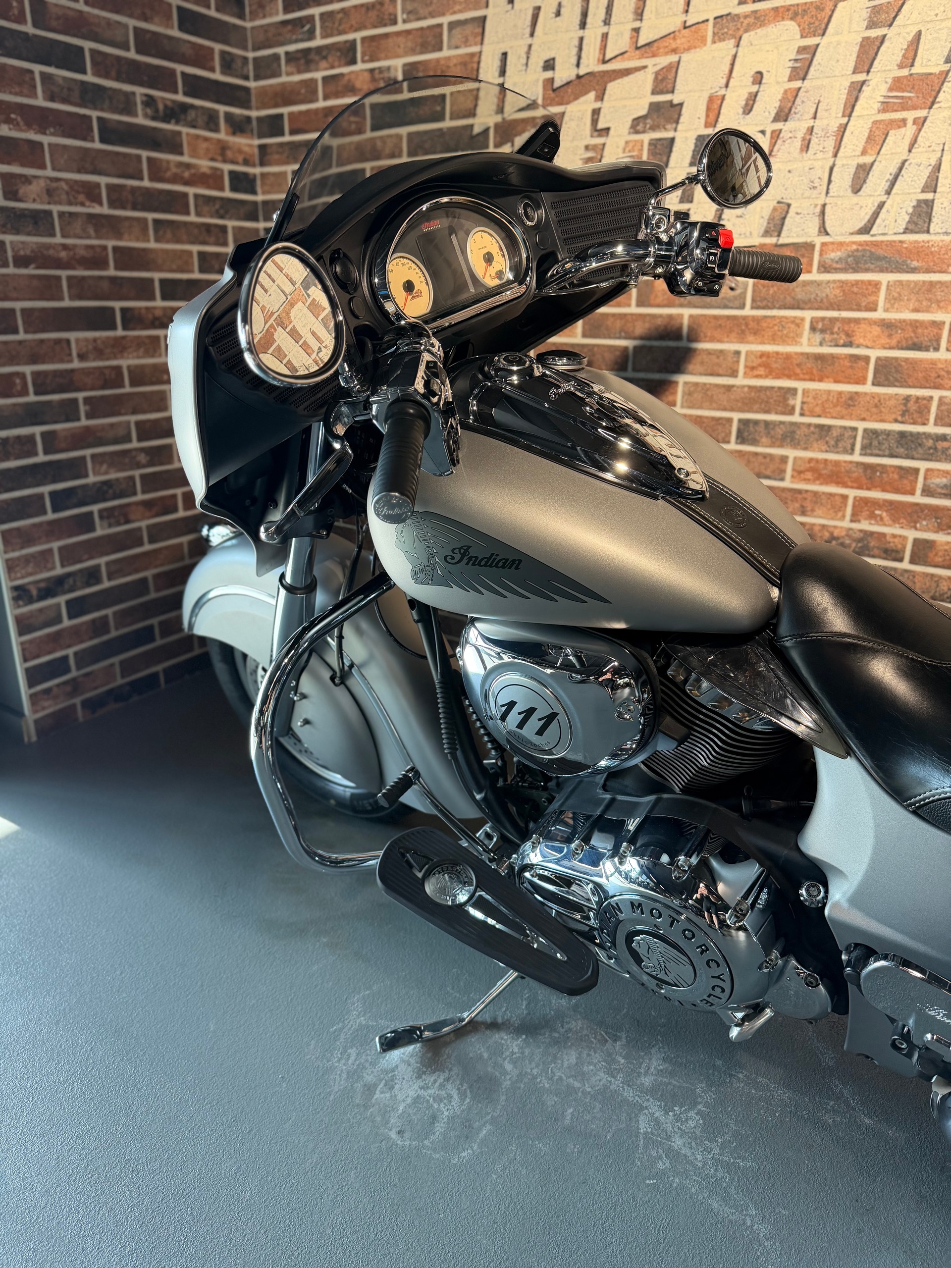 INDIAN Chieftain-showroom-element-3