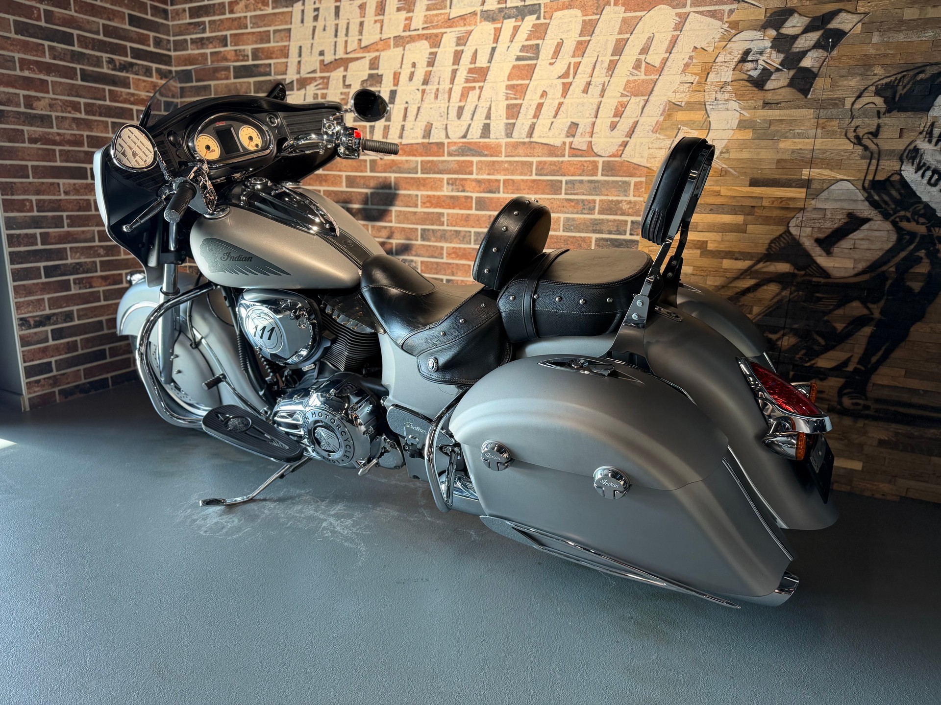 INDIAN Chieftain-image-4