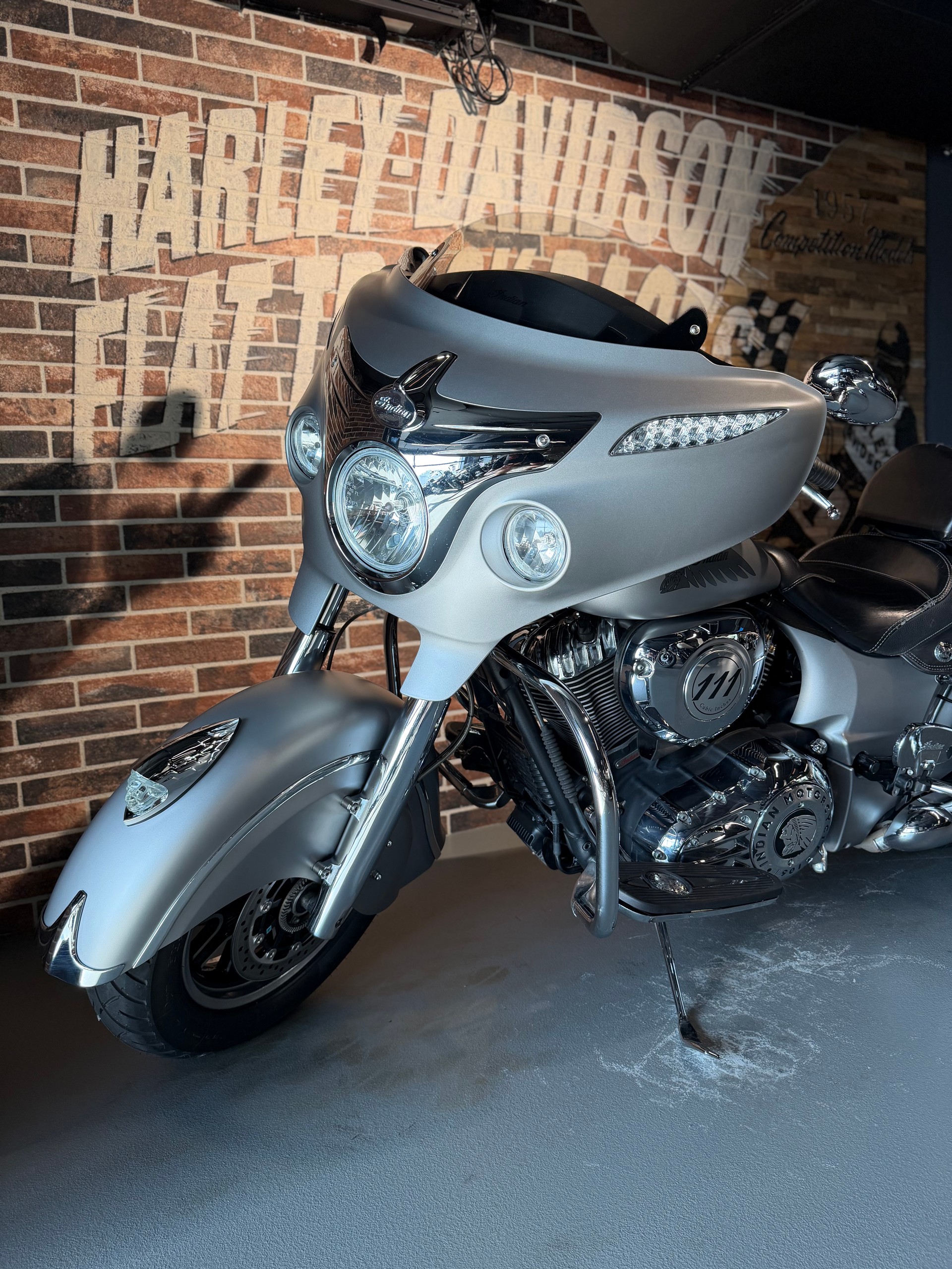 INDIAN Chieftain-showroom-element-1