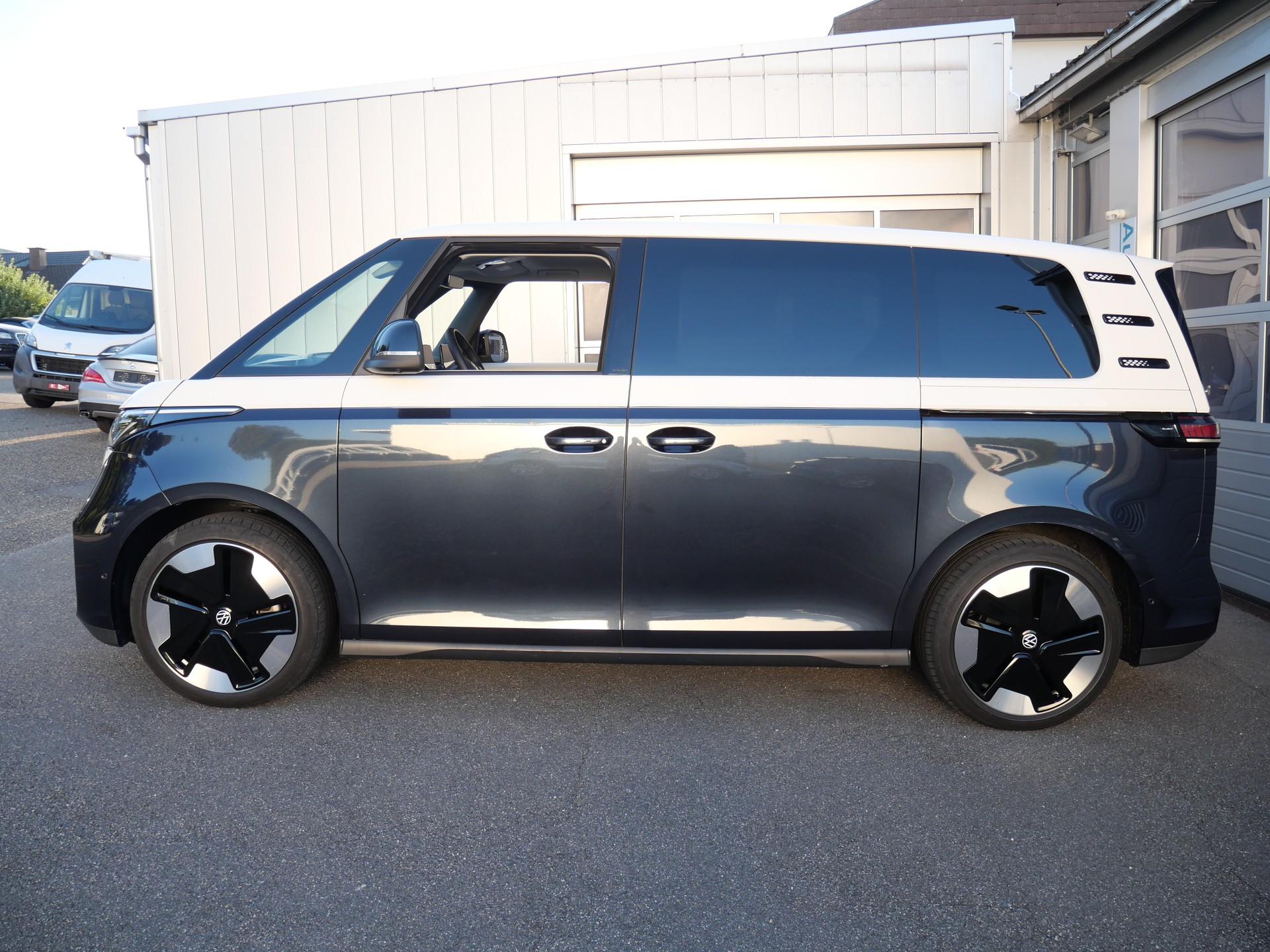 VW ID.Buzz NWB Pro *CH-Auto, Vollausstattung*-image-2
