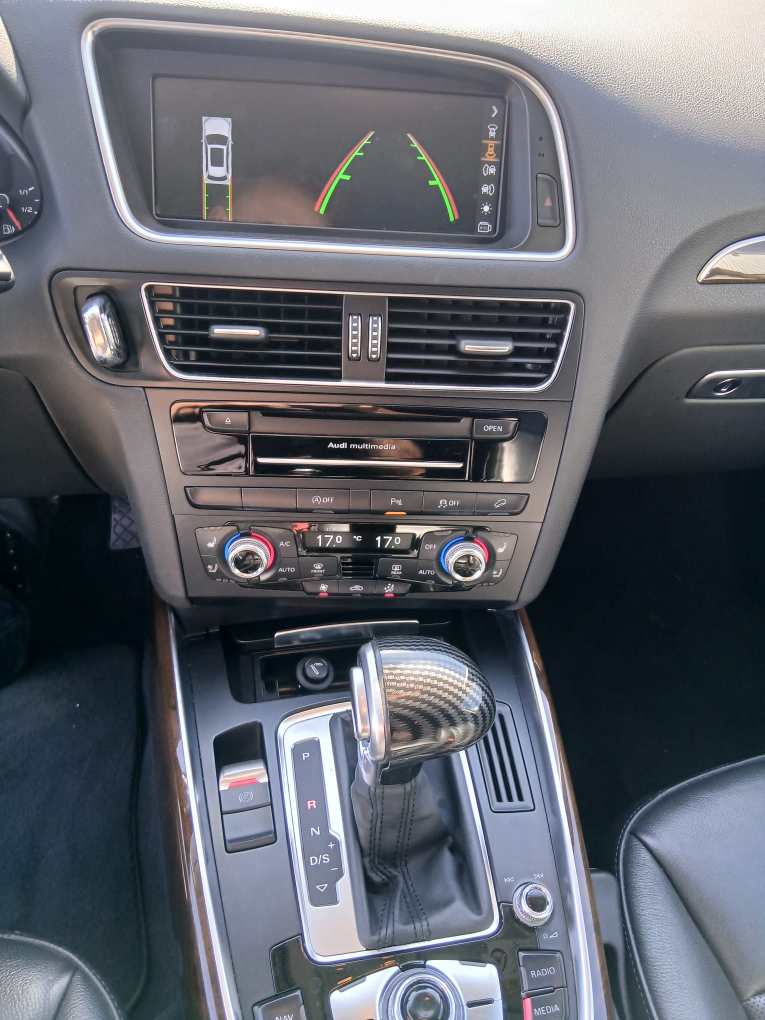 AUDI Q5 2.0 TDI quattro S-tronic-image-2