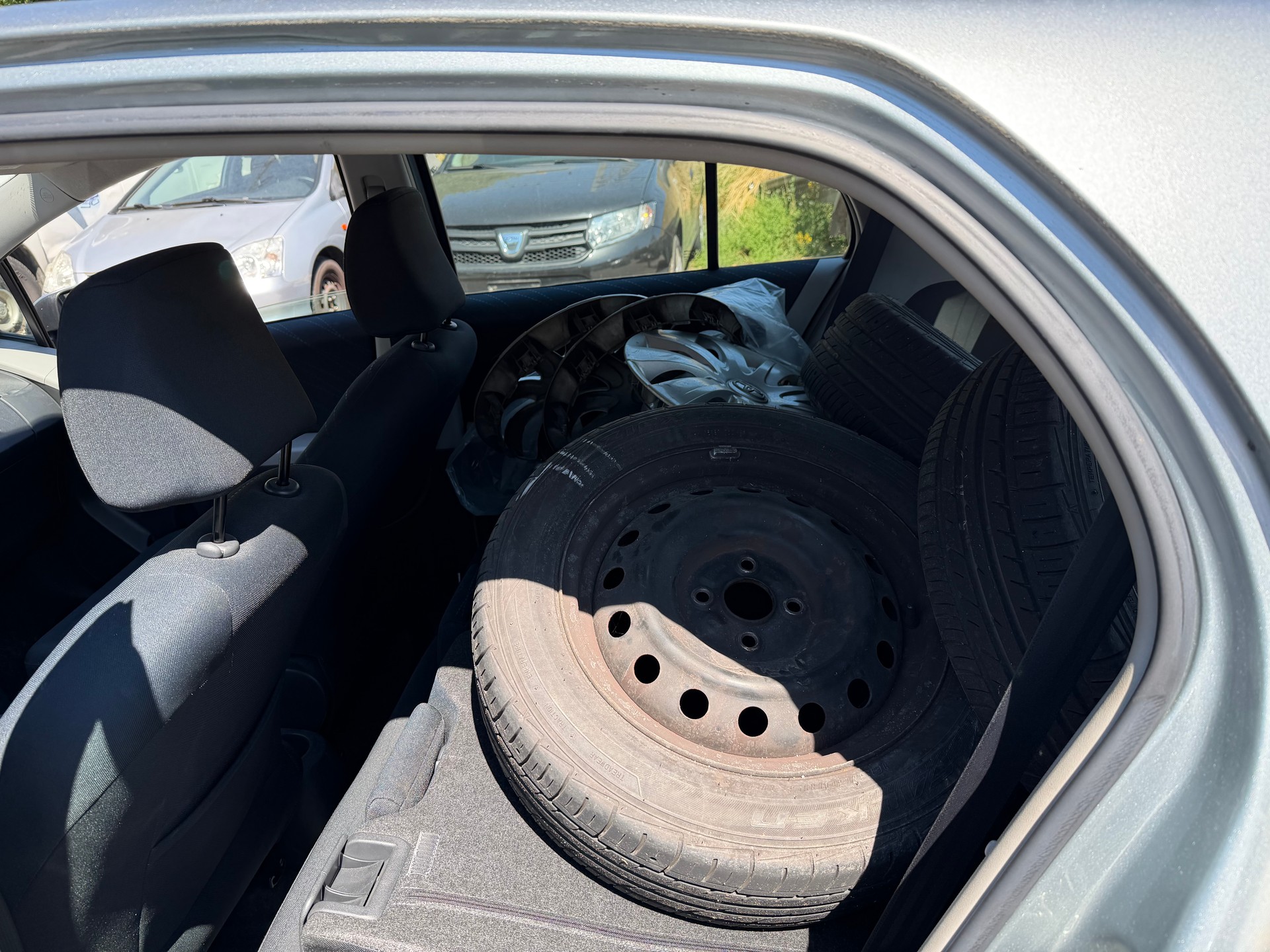 TOYOTA Yaris 1.3 Linea Sol-image-4