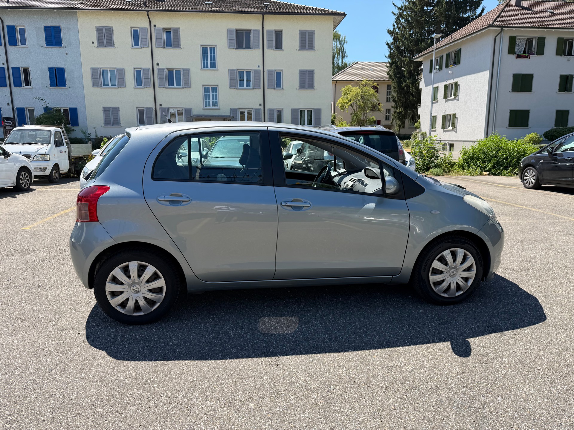 TOYOTA Yaris 1.3 Linea Sol-image-1