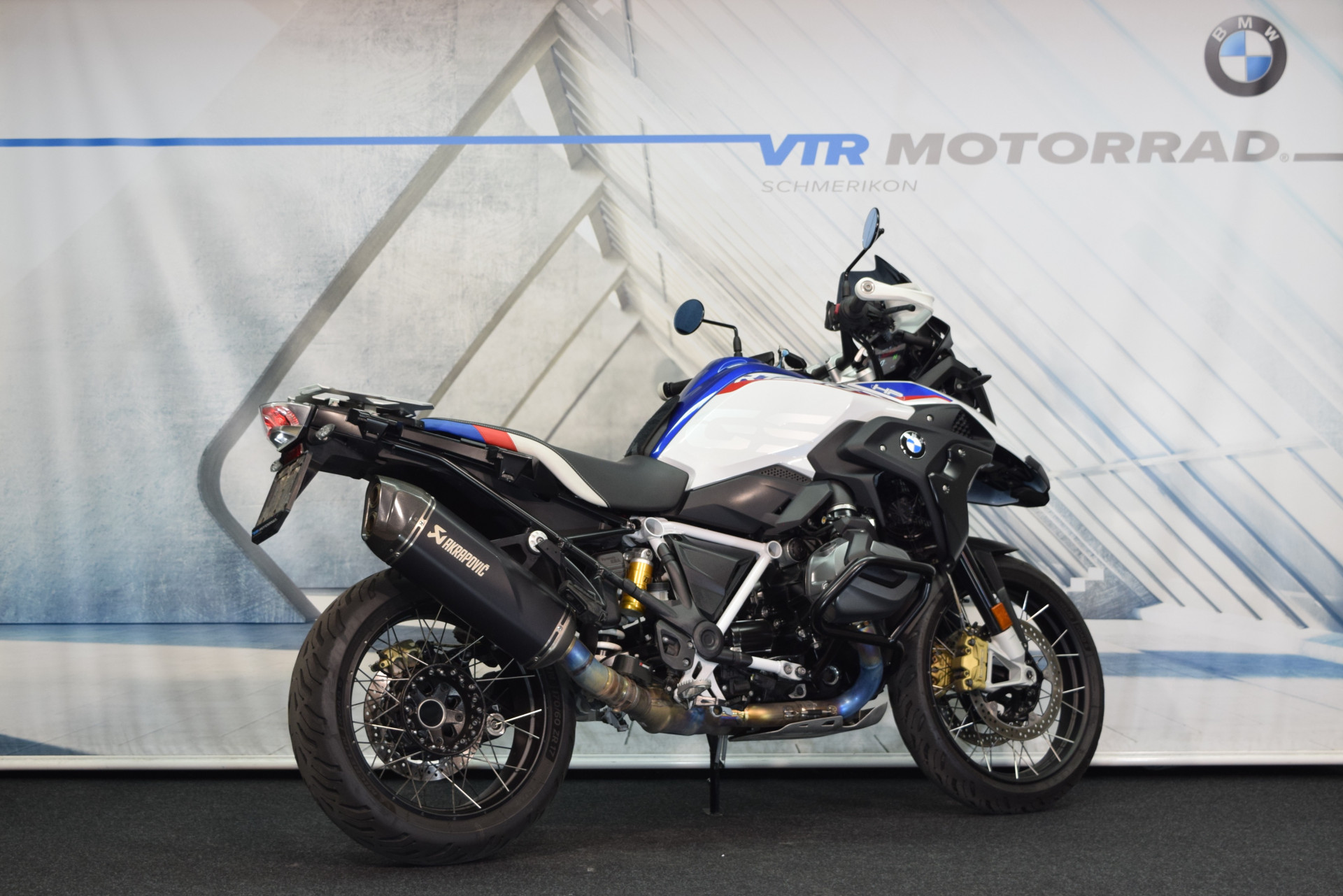 BMW R 1250 GS HP inkl. Akrapovic Komplettanlage-showroom-element-2