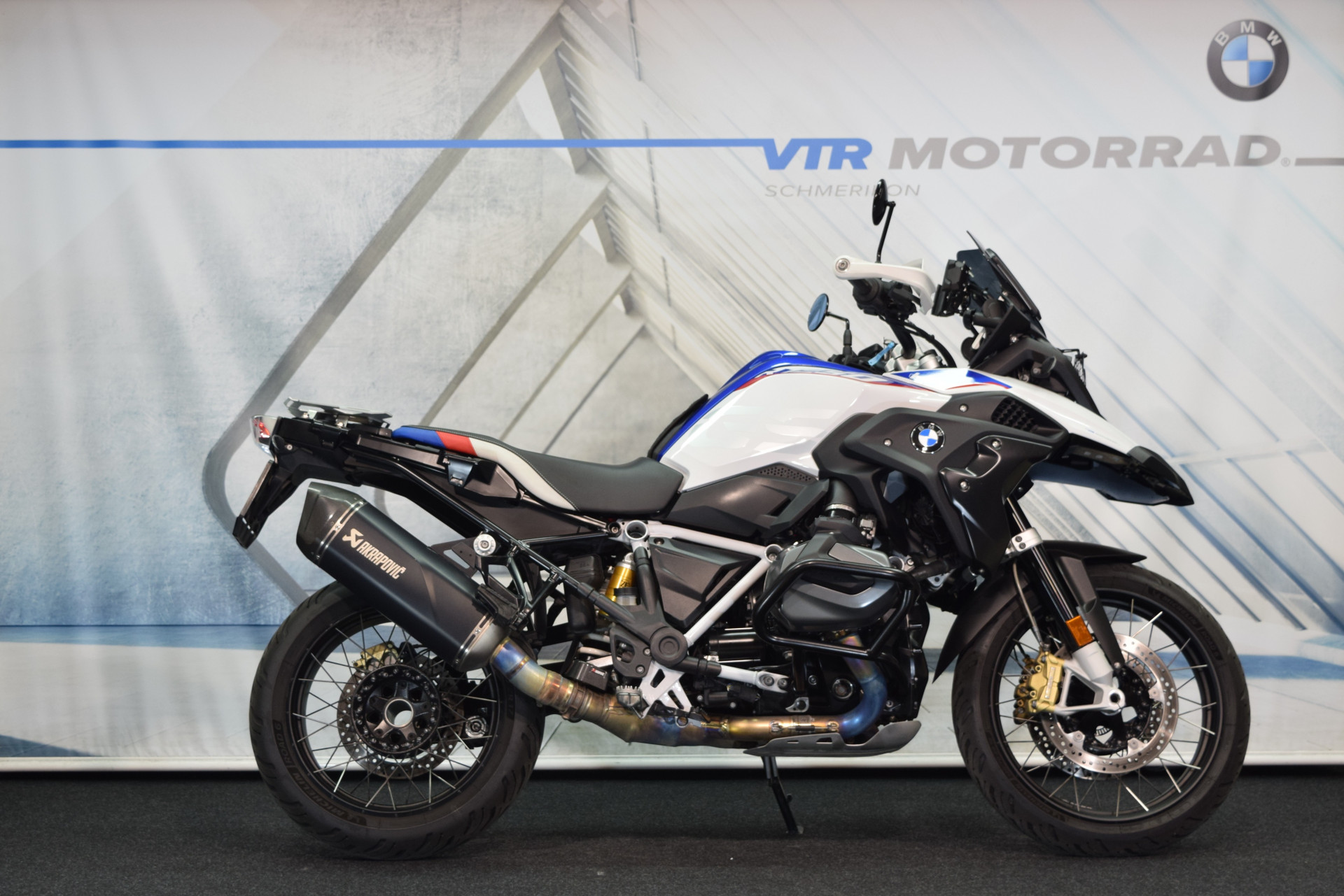 BMW R 1250 GS HP inkl. Akrapovic Komplettanlage-showroom-element-1