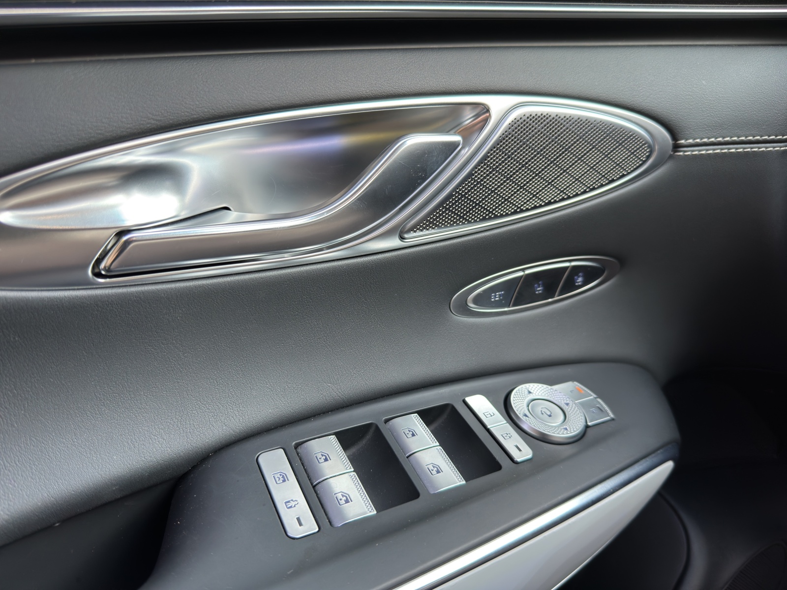 GENESIS GV70 Dual Motor Sport AWD-image-13