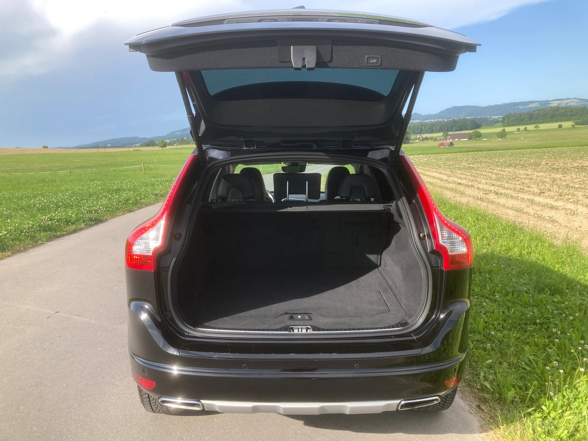 VOLVO XC60 D5 AWD Summum Geartronic-image-5