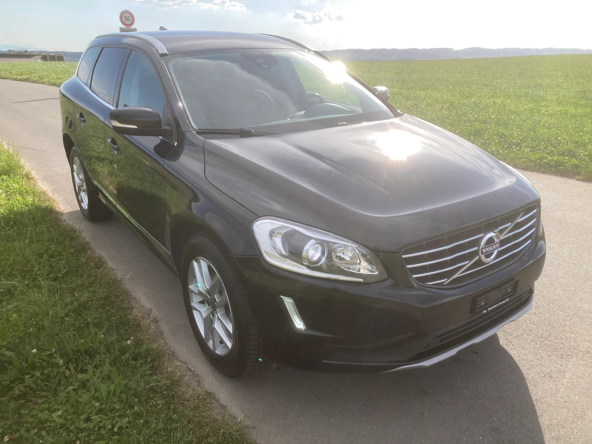 VOLVO XC60 D5 AWD Summum Geartronic-image-1
