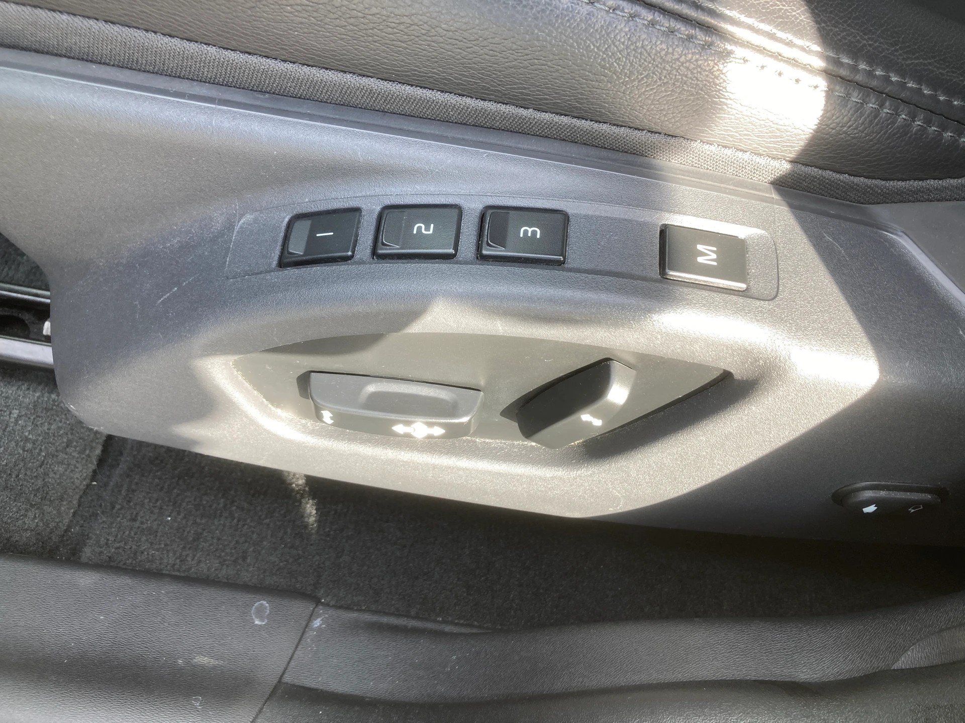 VOLVO XC60 D5 AWD Summum Geartronic-image-9