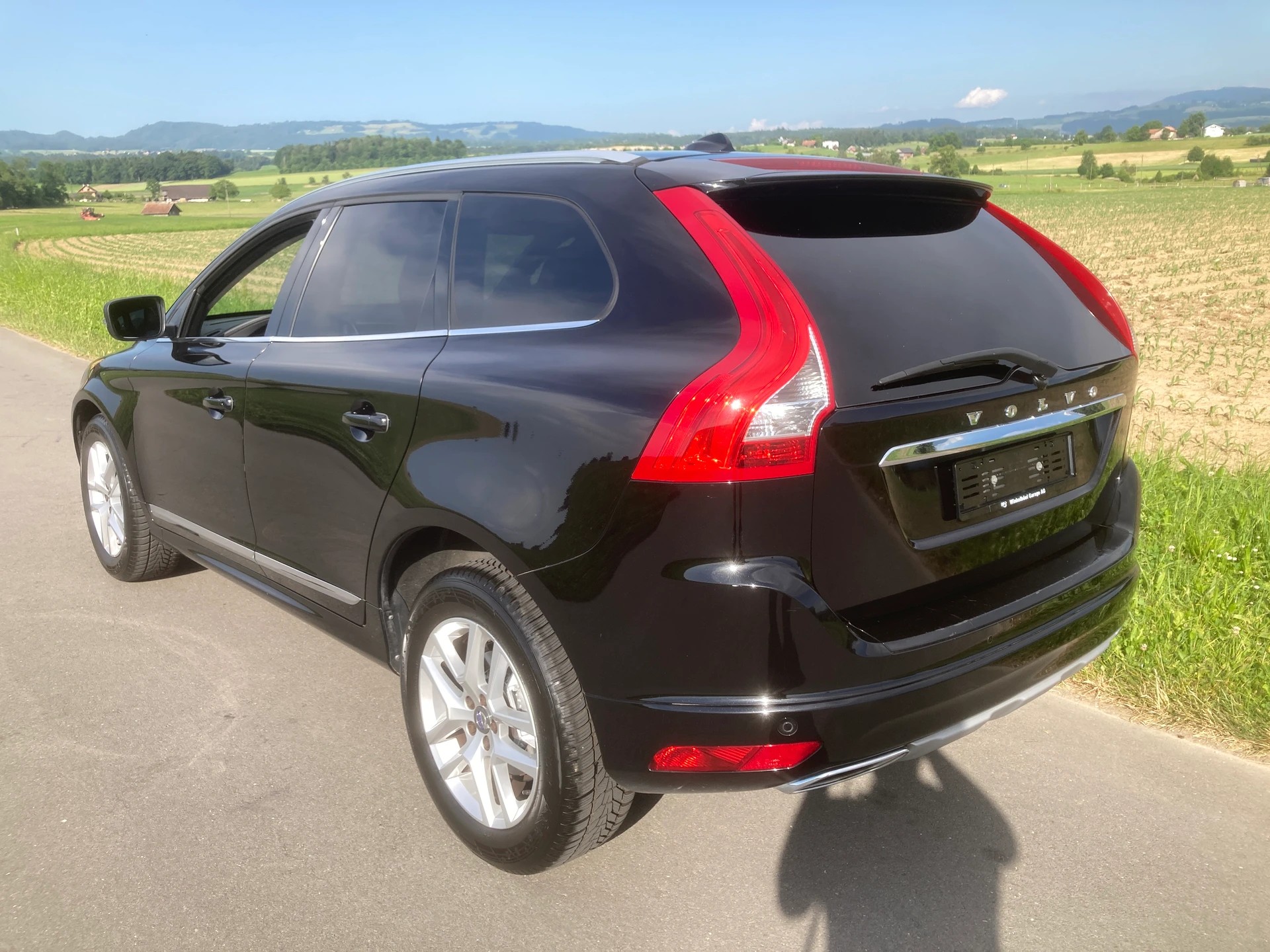 VOLVO XC60 D5 AWD Summum Geartronic-image-3