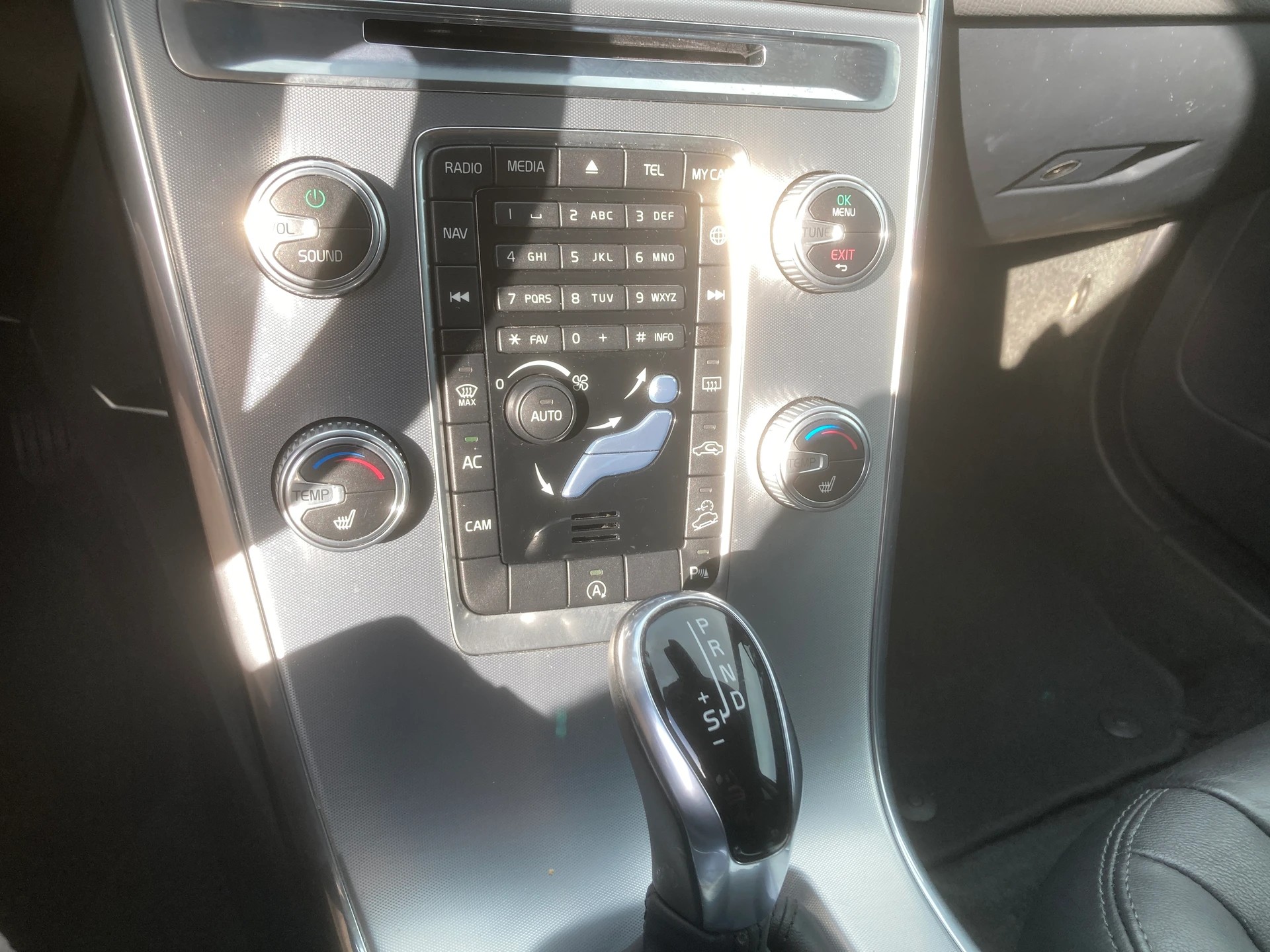 VOLVO XC60 D5 AWD Summum Geartronic-image-11