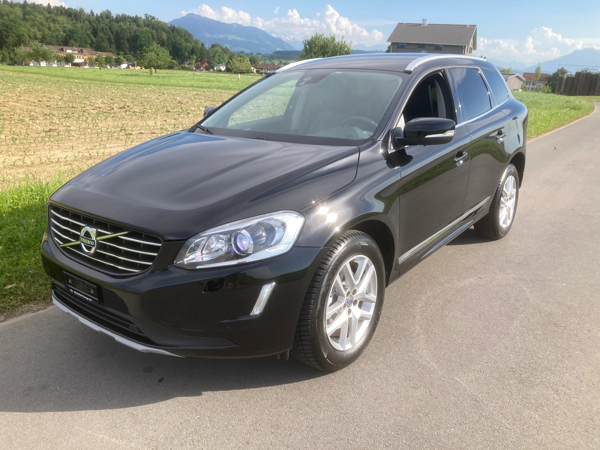 VOLVO XC60 D5 AWD Summum Geartronic-image-0