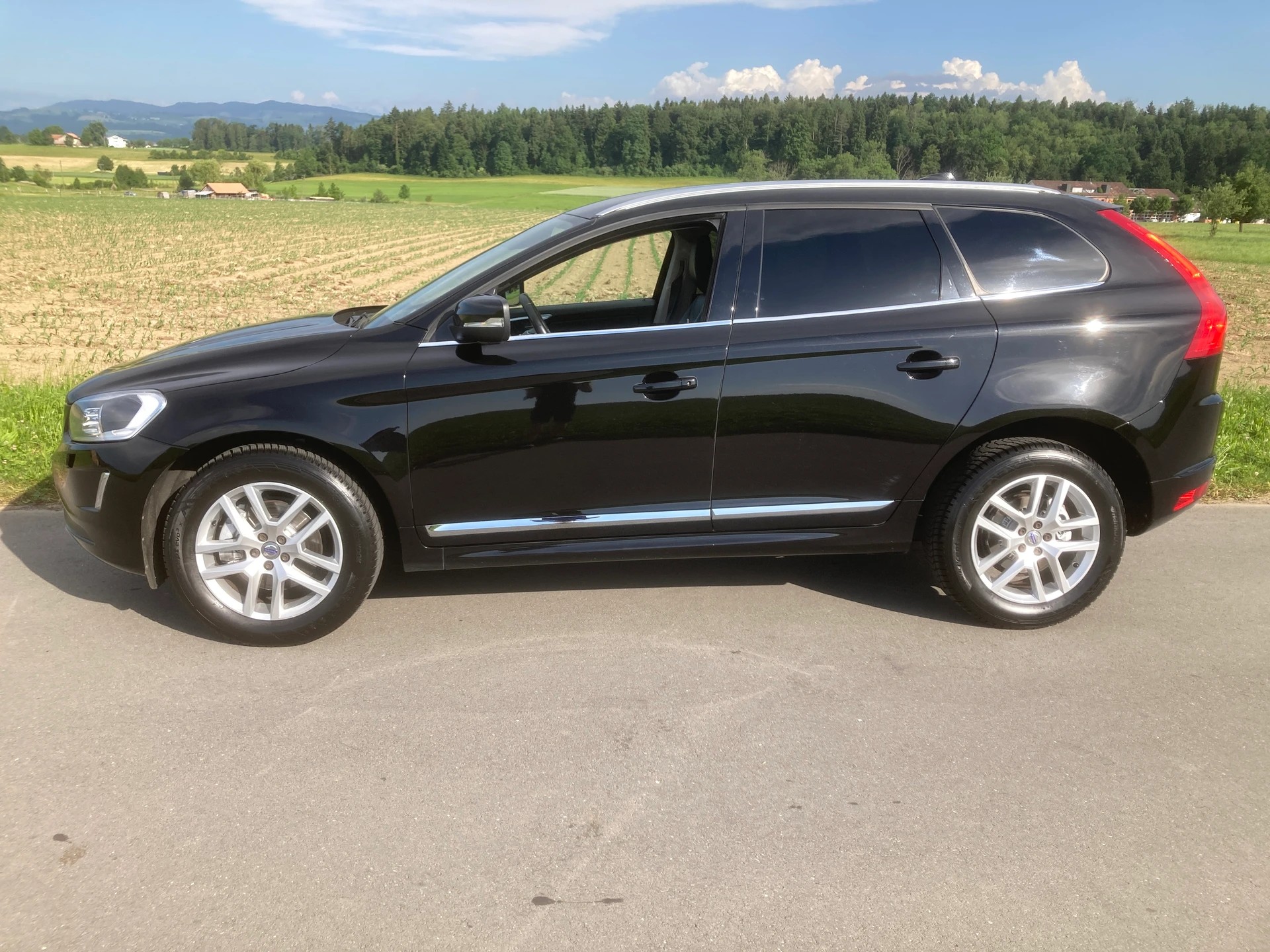 VOLVO XC60 D5 AWD Summum Geartronic-image-4
