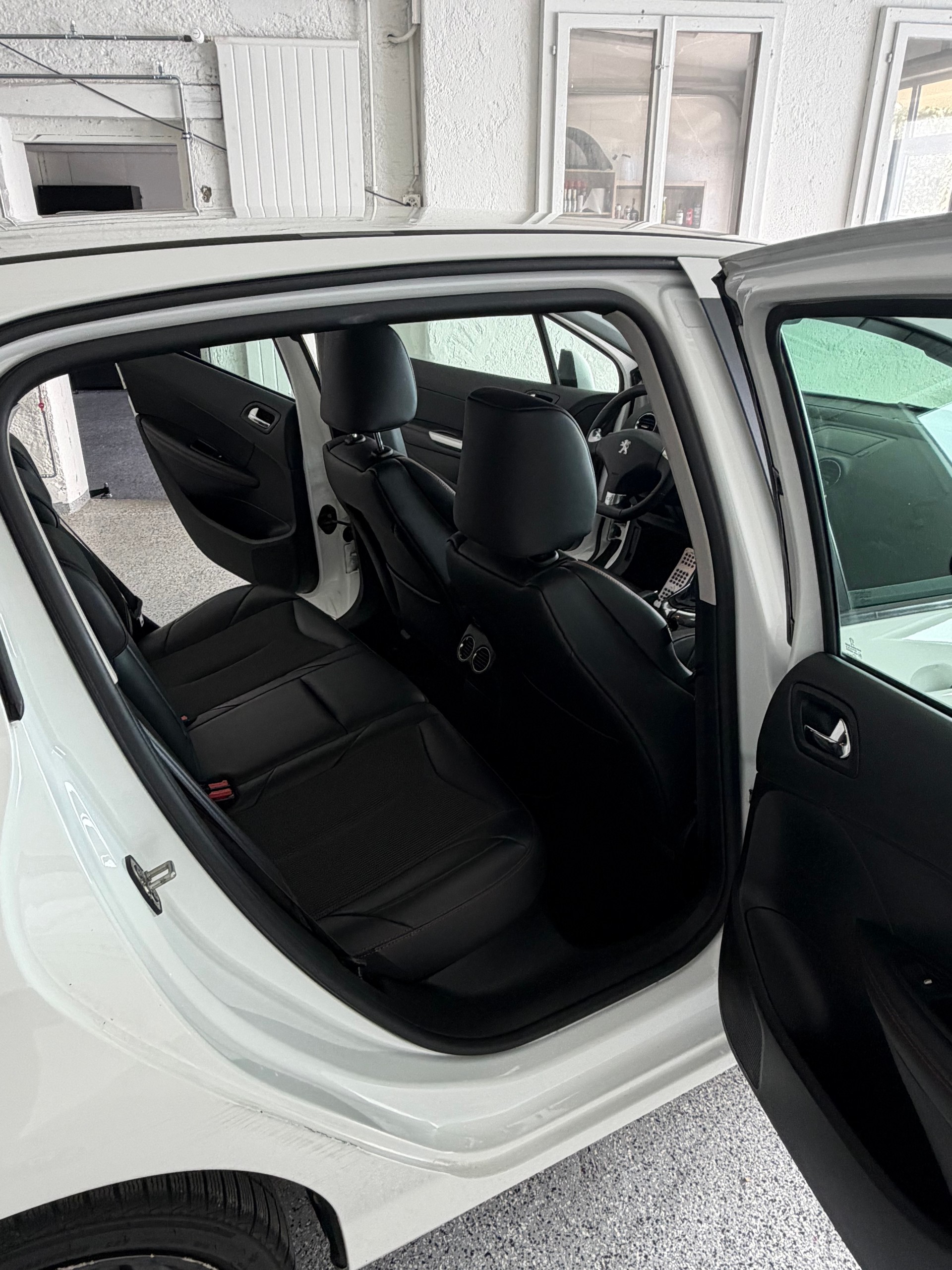 PEUGEOT 308 1.6 16V T GTi-image-9