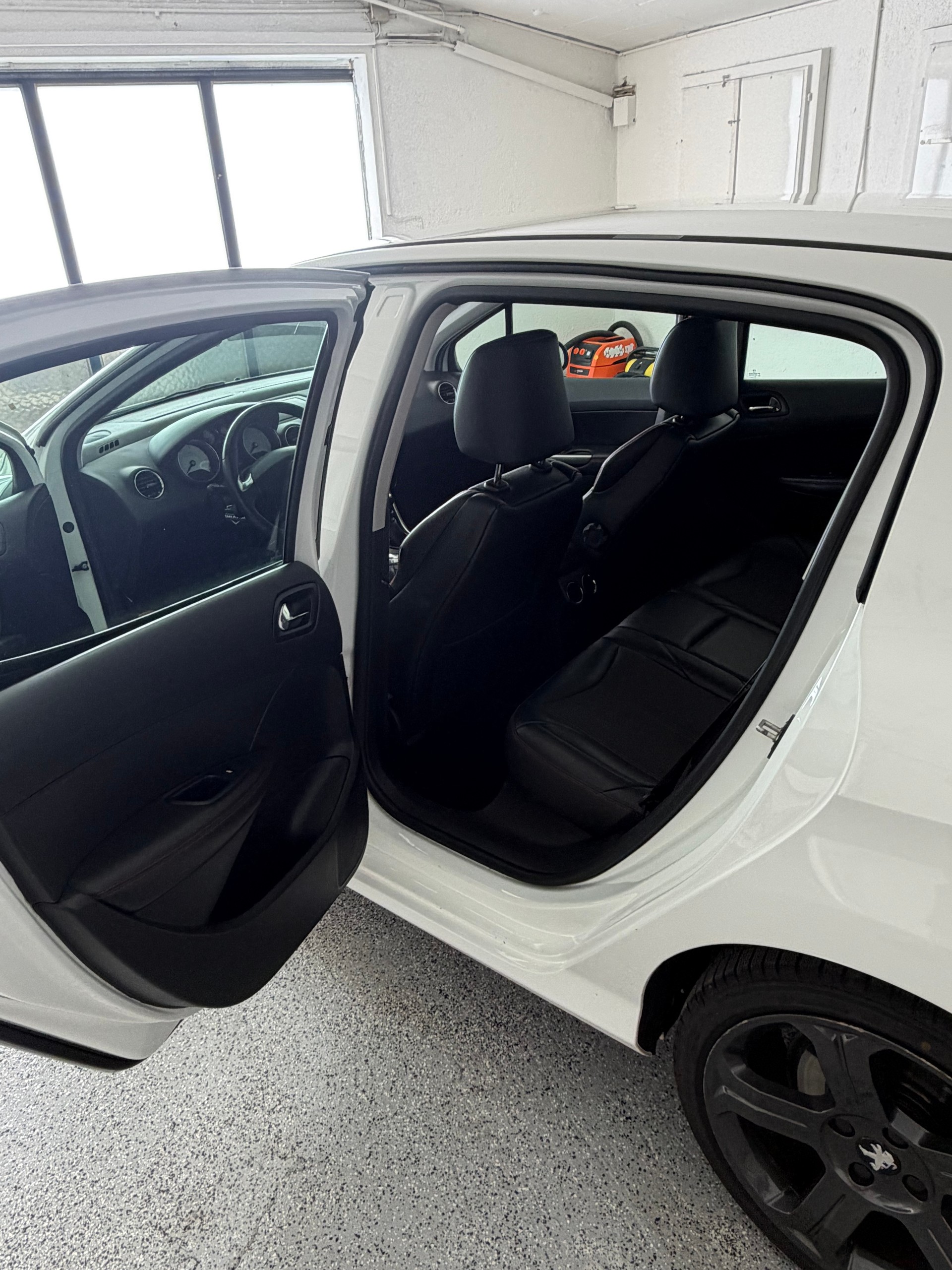 PEUGEOT 308 1.6 16V T GTi-image-8