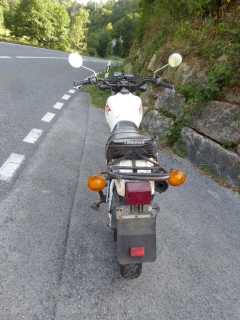 YAMAHA XT 550-showroom-element-3
