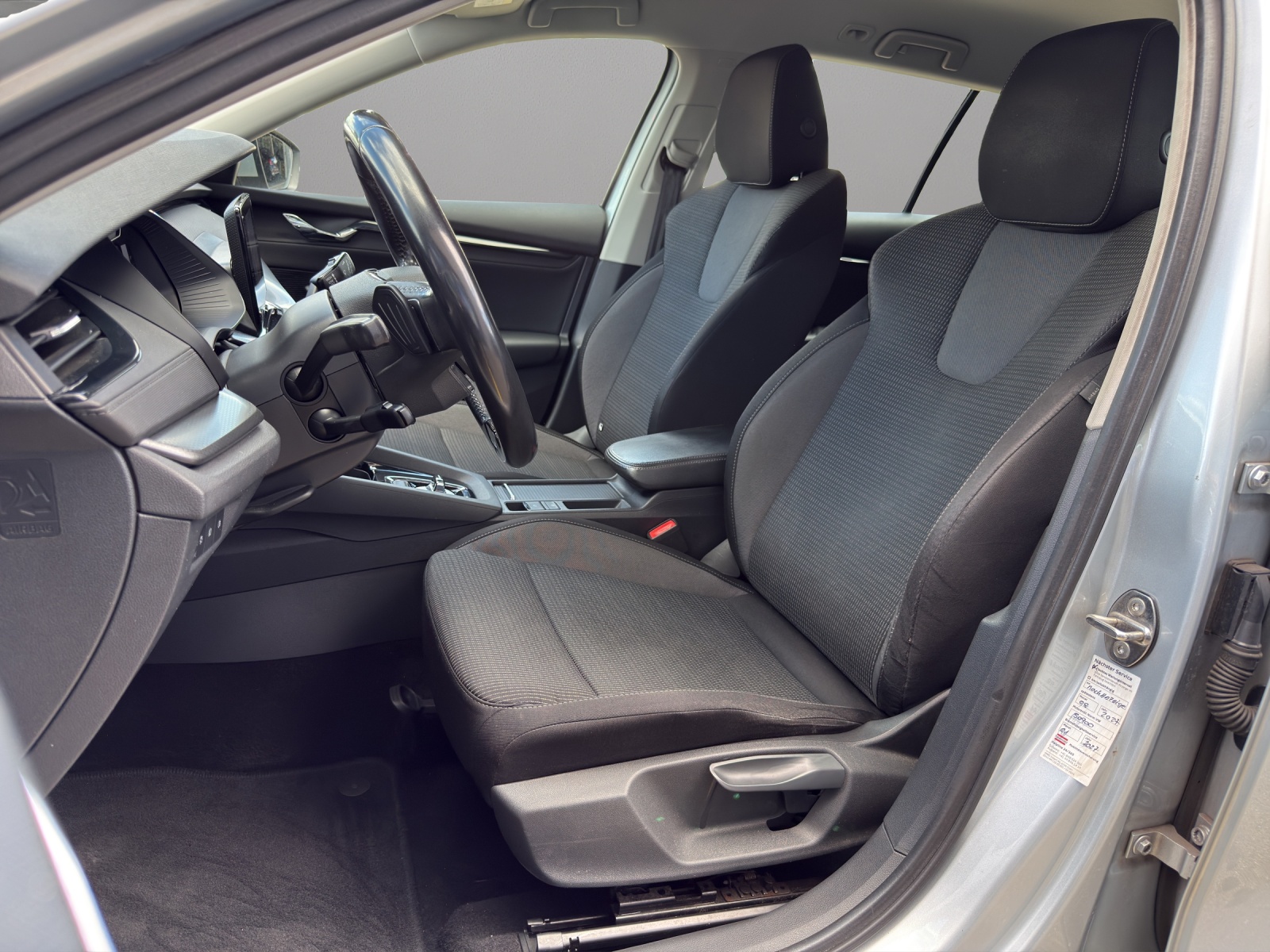 SKODA Octavia Combi 2.0 TDI DSG Ambition-image-8