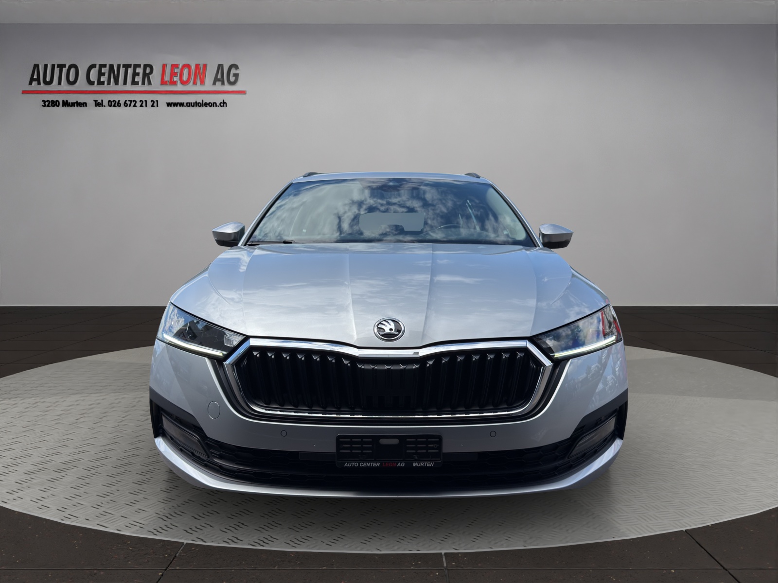 SKODA Octavia Combi 2.0 TDI DSG Ambition-image-0