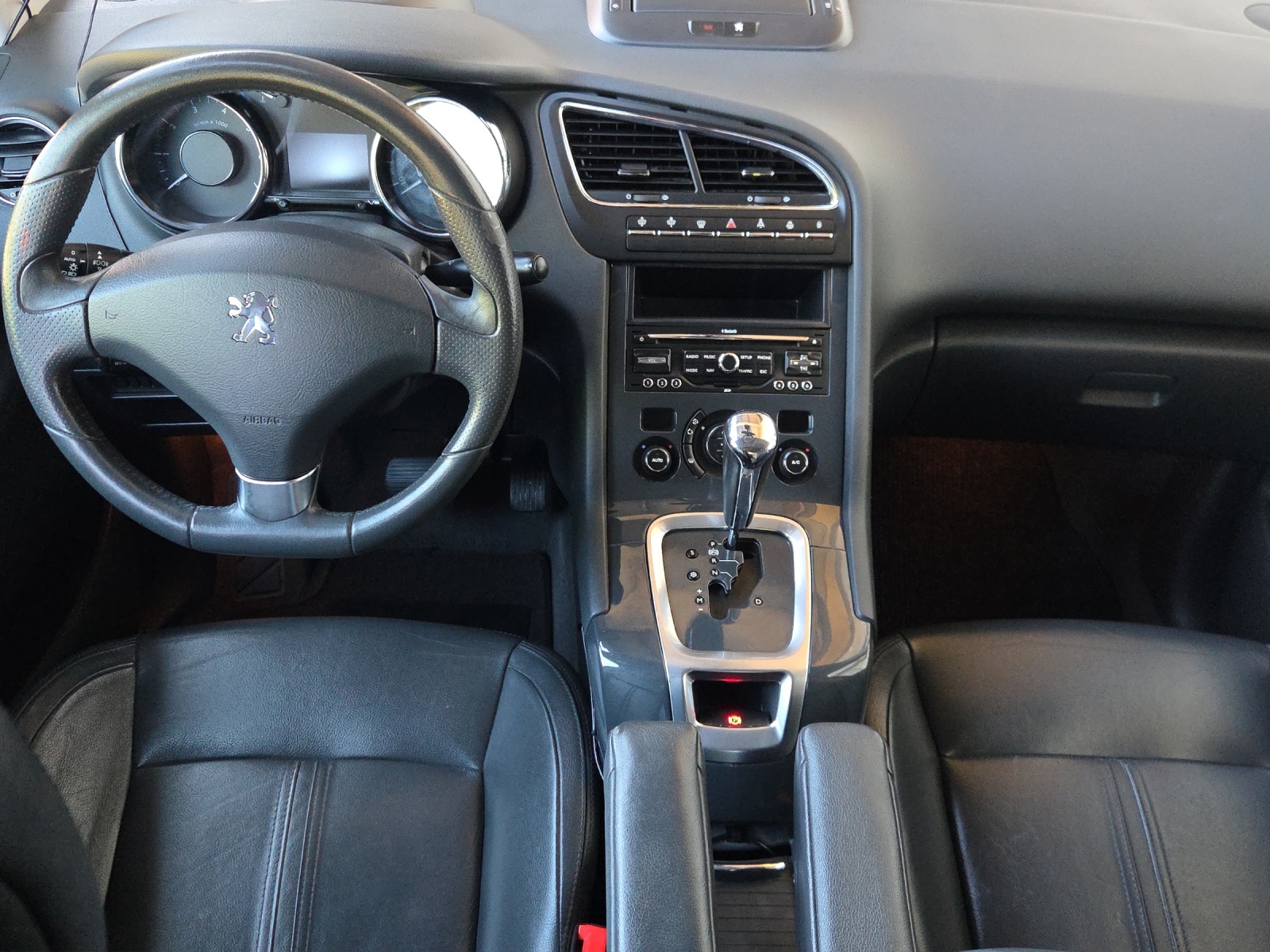 PEUGEOT 5008 1.6 16V T Family Automatic-image-8