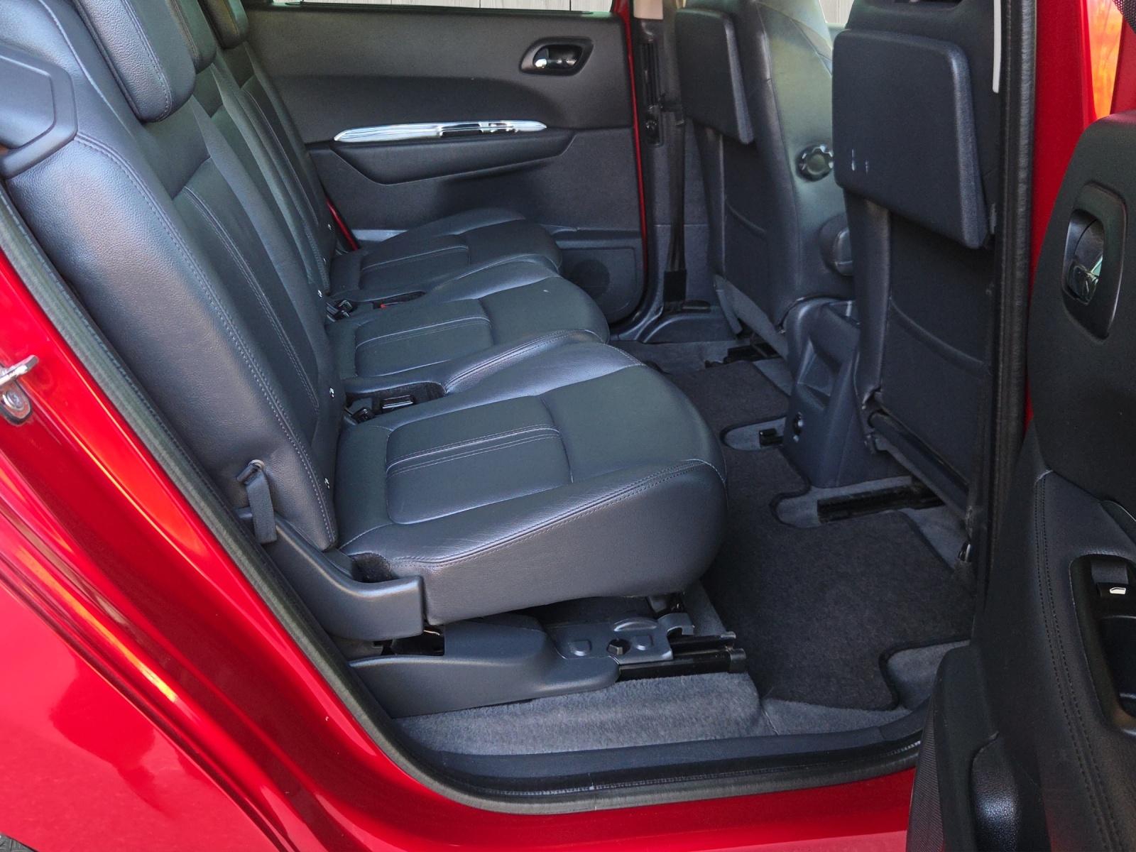 PEUGEOT 5008 1.6 16V T Family Automatic-image-12