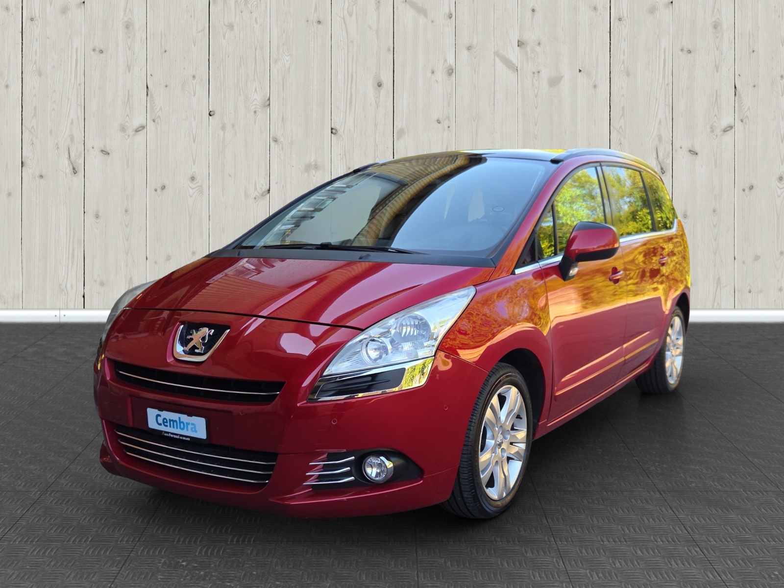 PEUGEOT 5008 1.6 16V T Family Automatic-image-2
