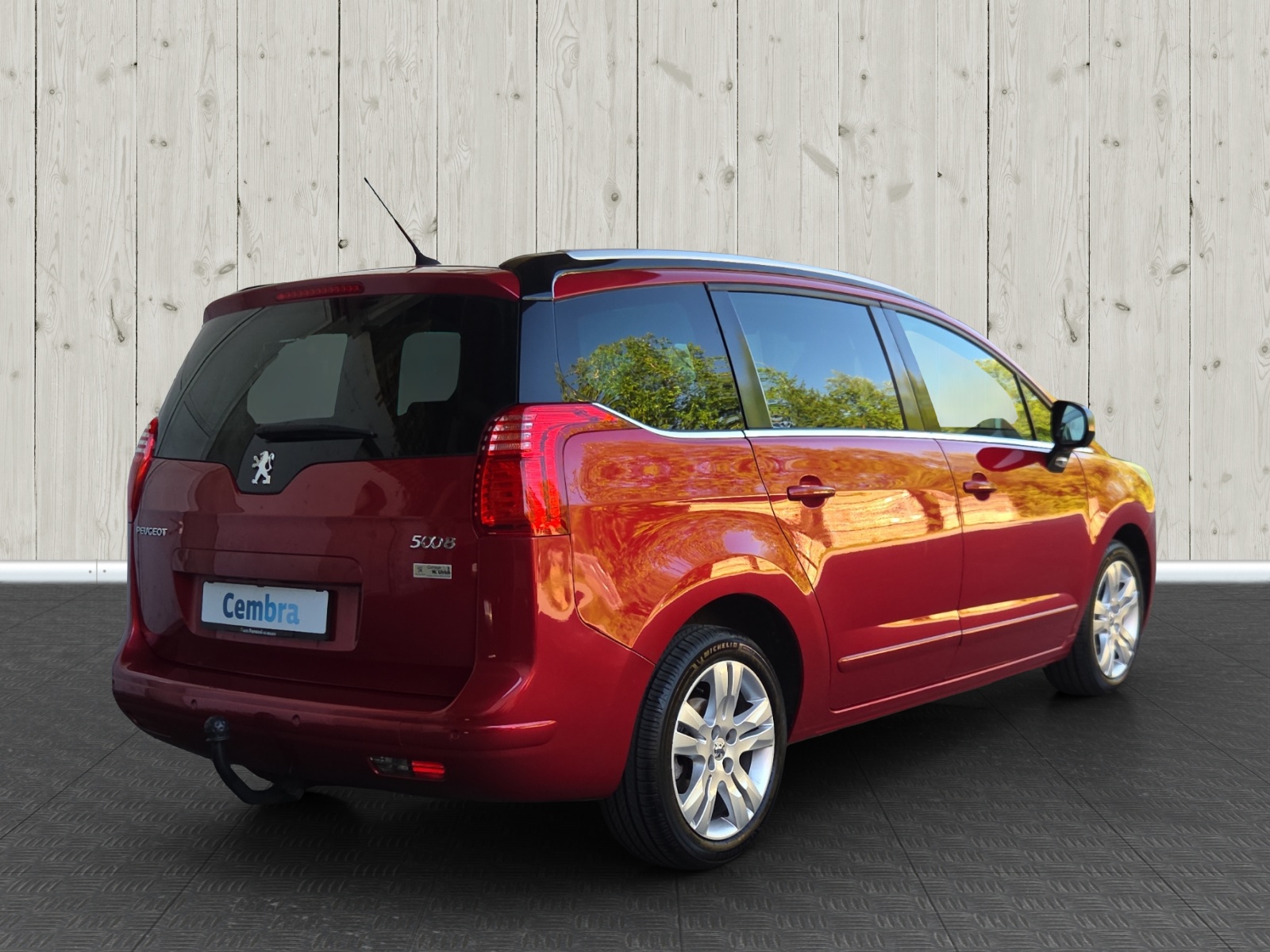 PEUGEOT 5008 1.6 16V T Family Automatic-image-6