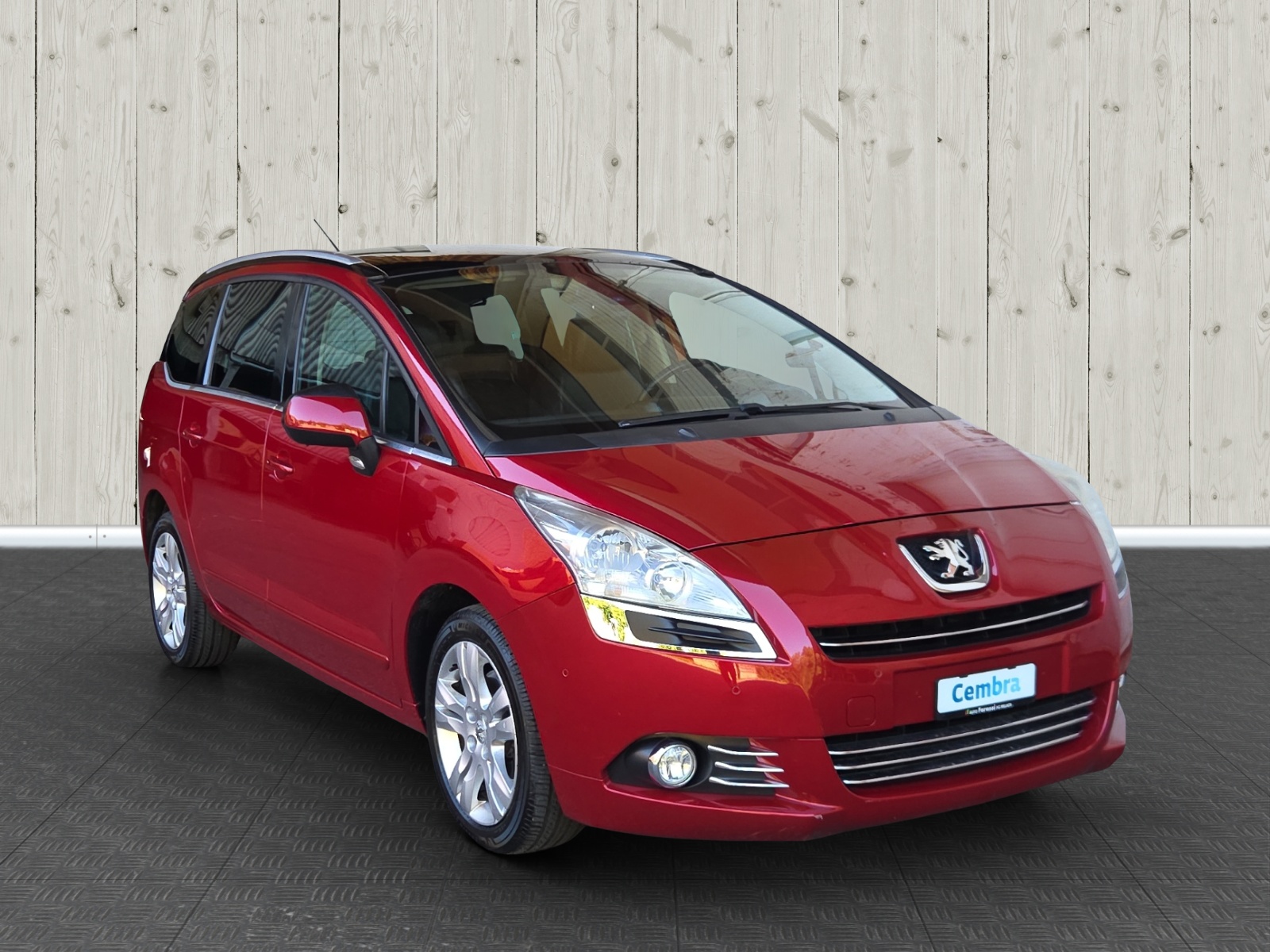 PEUGEOT 5008 1.6 16V T Family Automatic-image-0
