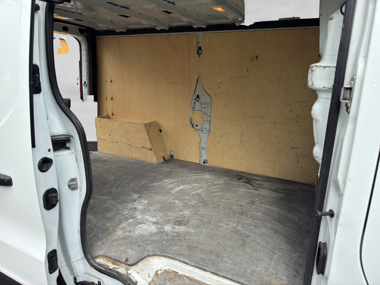 RENAULT Trafic 1.6 ENERGY TwinT. dCi125 2.9t Business L2H1-image-13