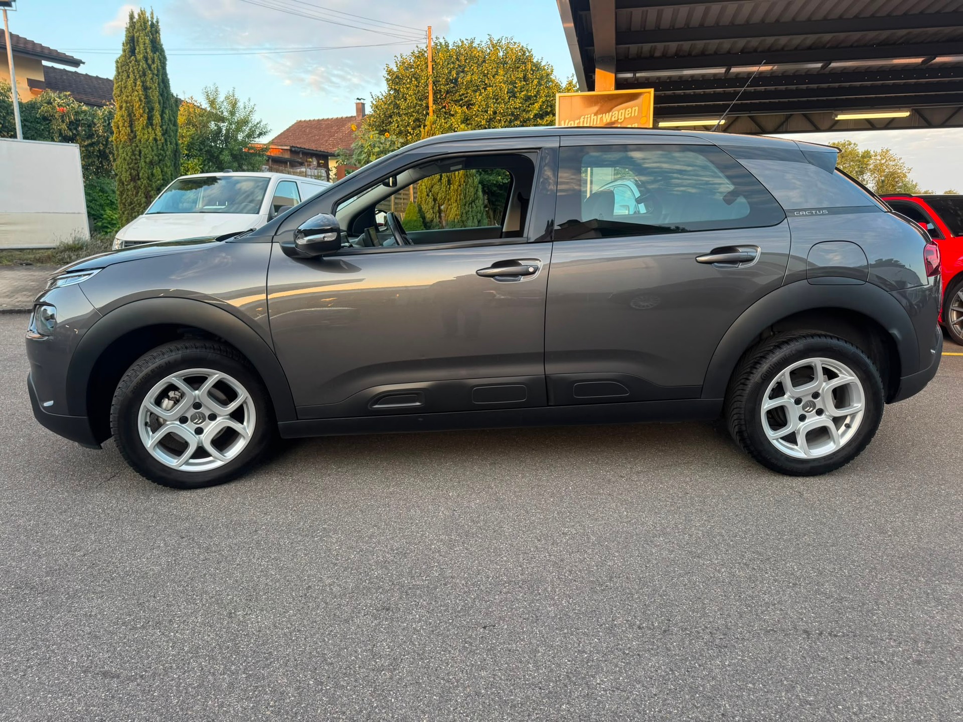 CITROEN C4 Cactus 1.2 Pure Tech Feel-image-3