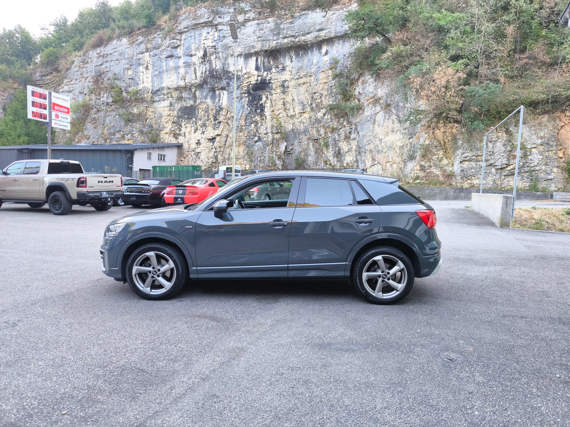 AUDI Q2 2.0 TFSI sport quattro S-tronic-image-8