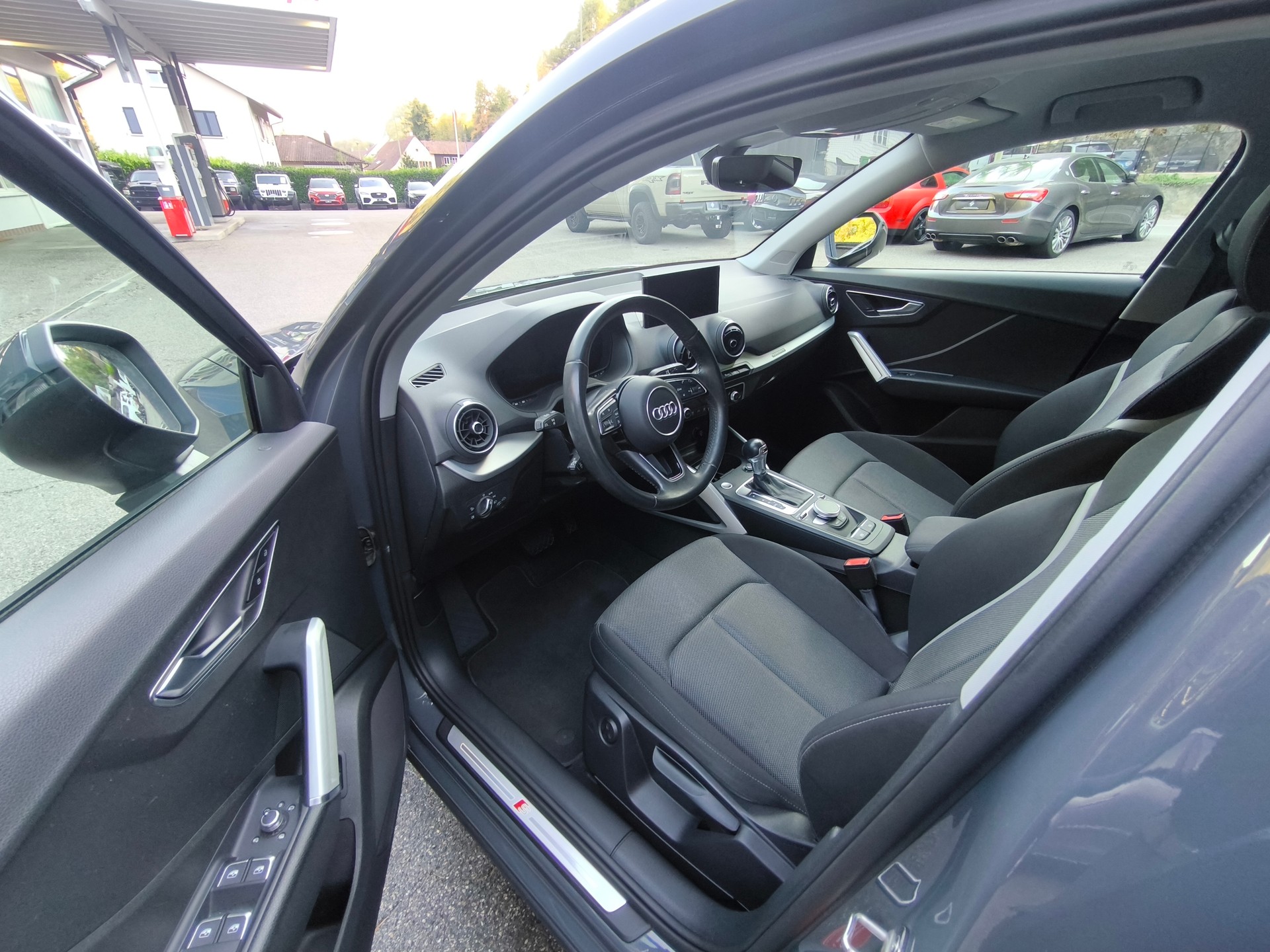 AUDI Q2 2.0 TFSI sport quattro S-tronic-image-17