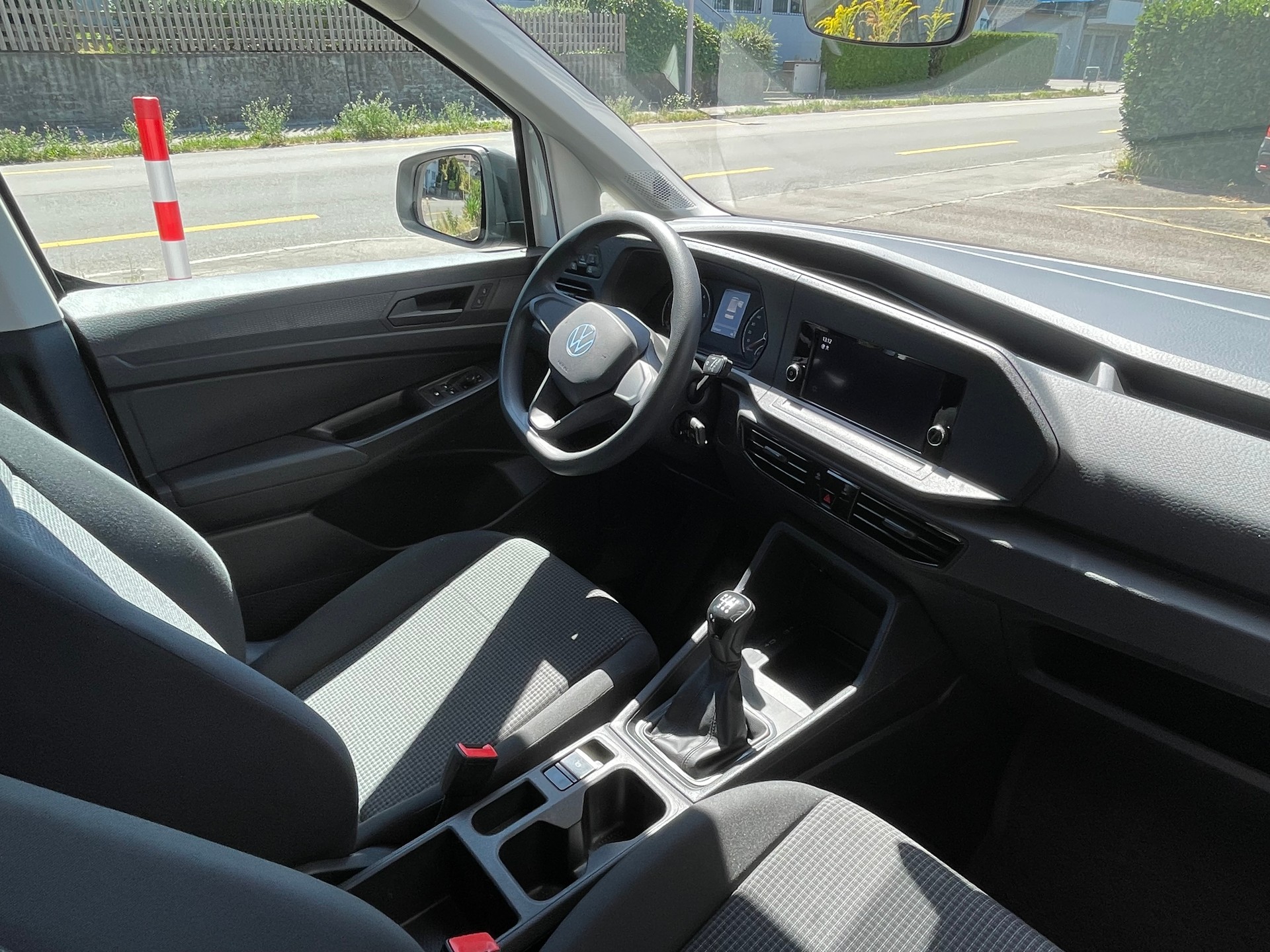 VW Caddy Cargo 2.0TDI-image-4