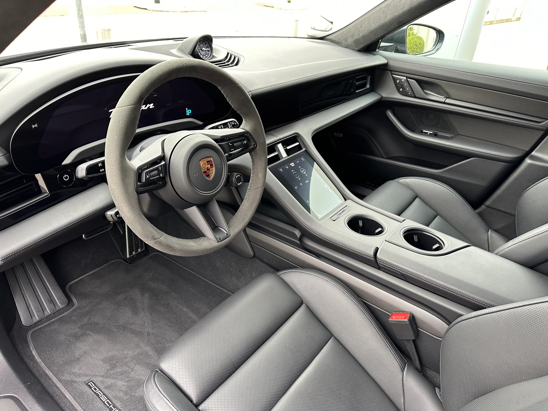 PORSCHE GTS-image-5